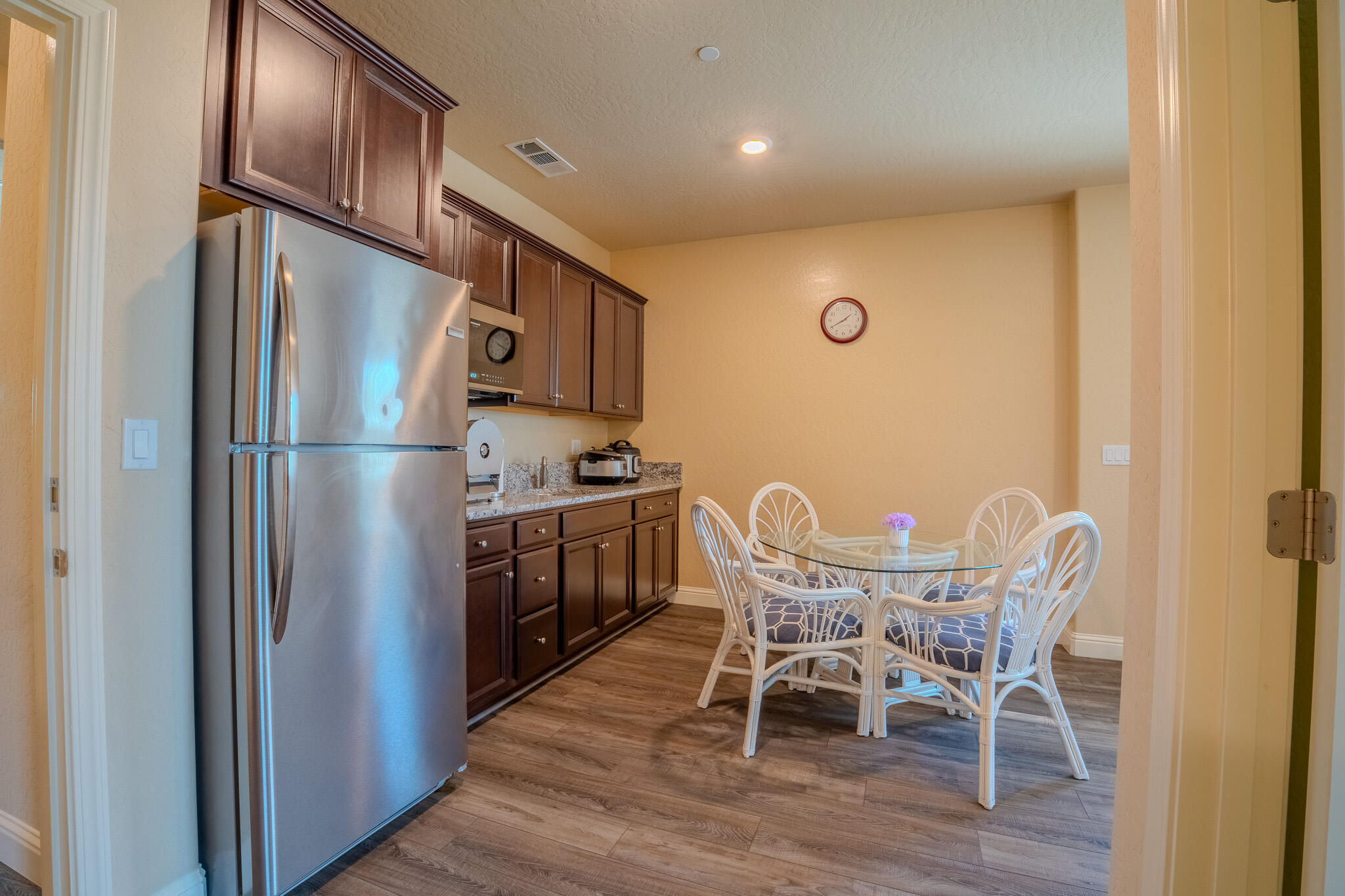 804 S Simon St, Visalia, CA 93292