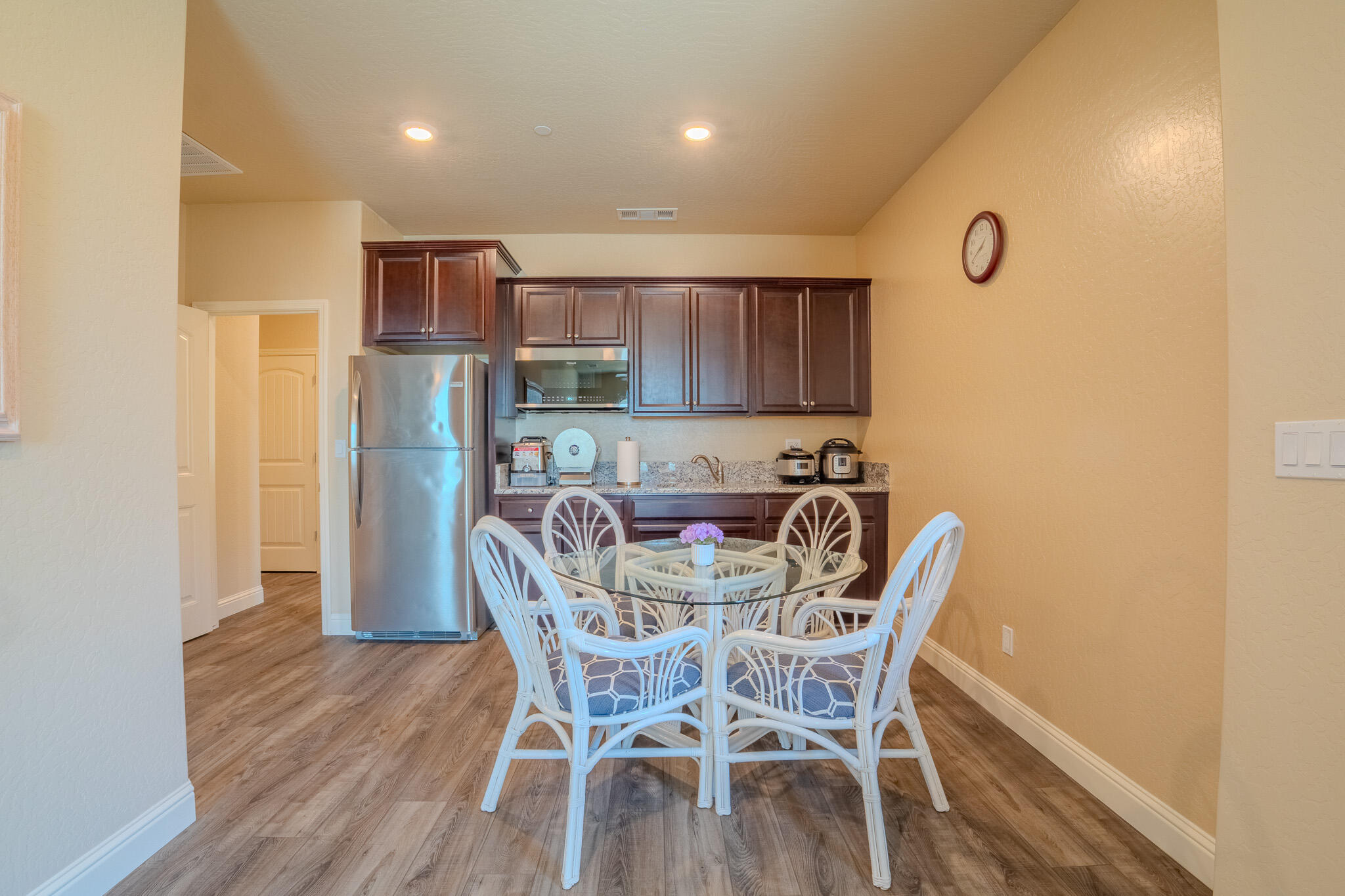 804 S Simon St, Visalia, CA 93292