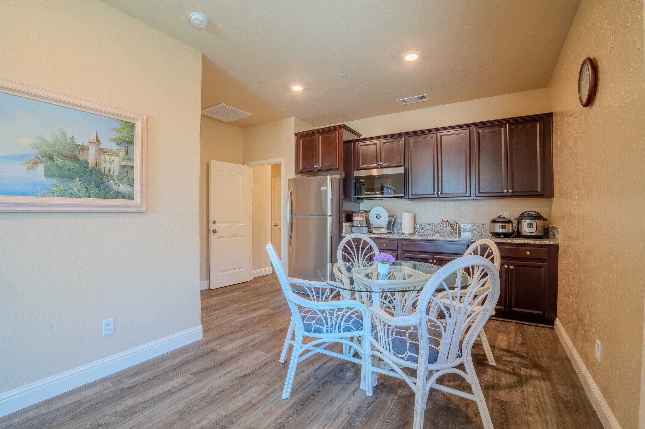 804 S Simon St, Visalia, CA 93292