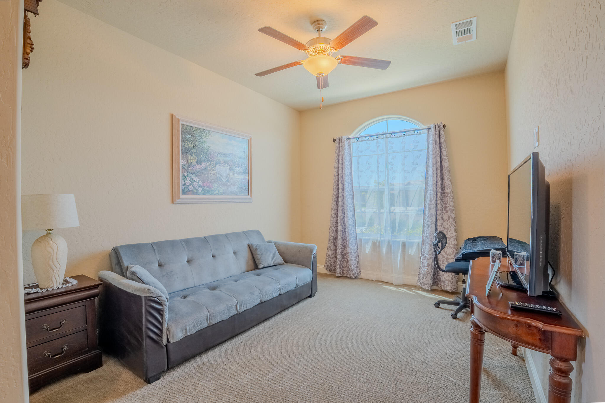 804 S Simon St, Visalia, CA 93292