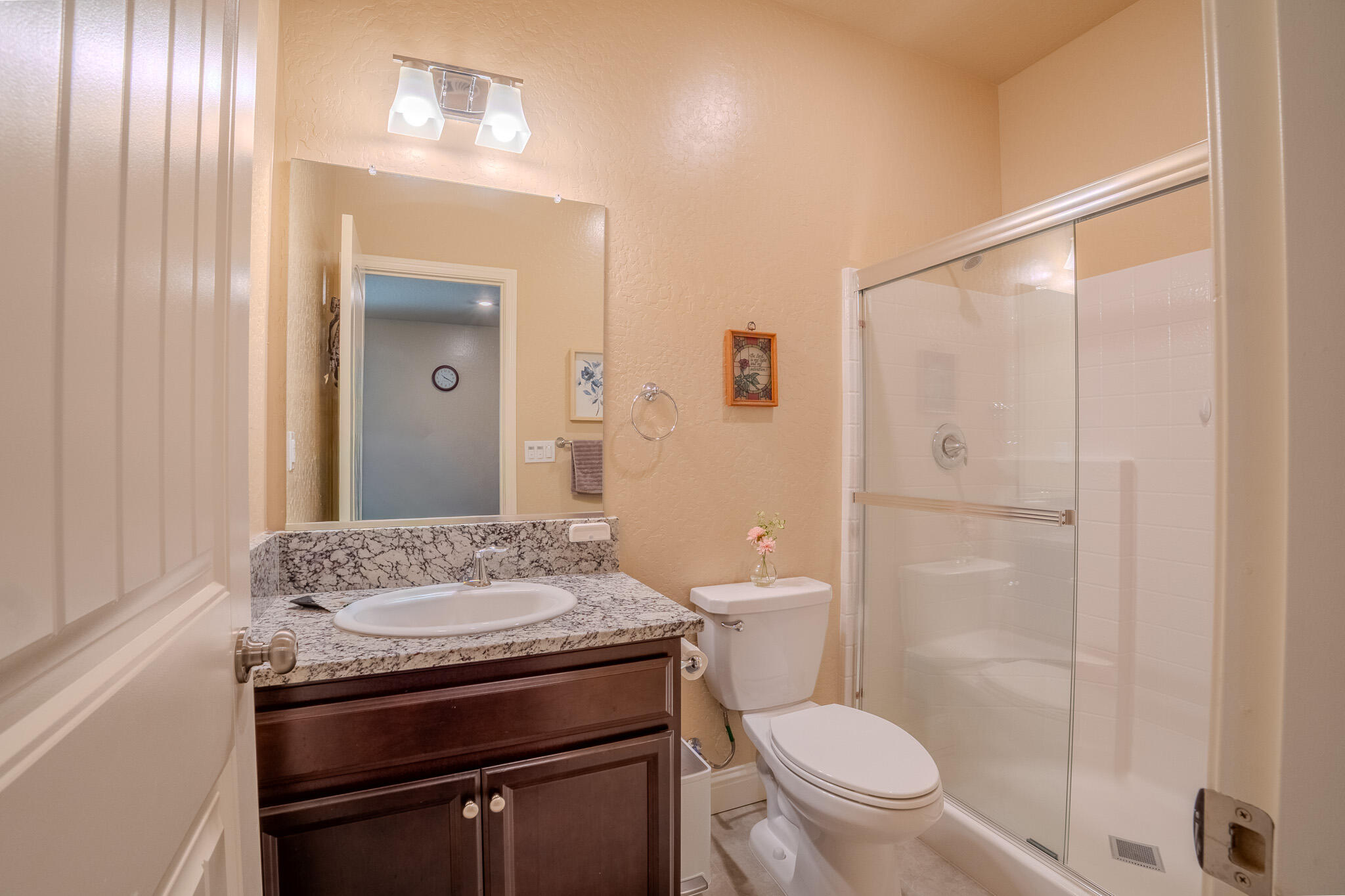 804 S Simon St, Visalia, CA 93292