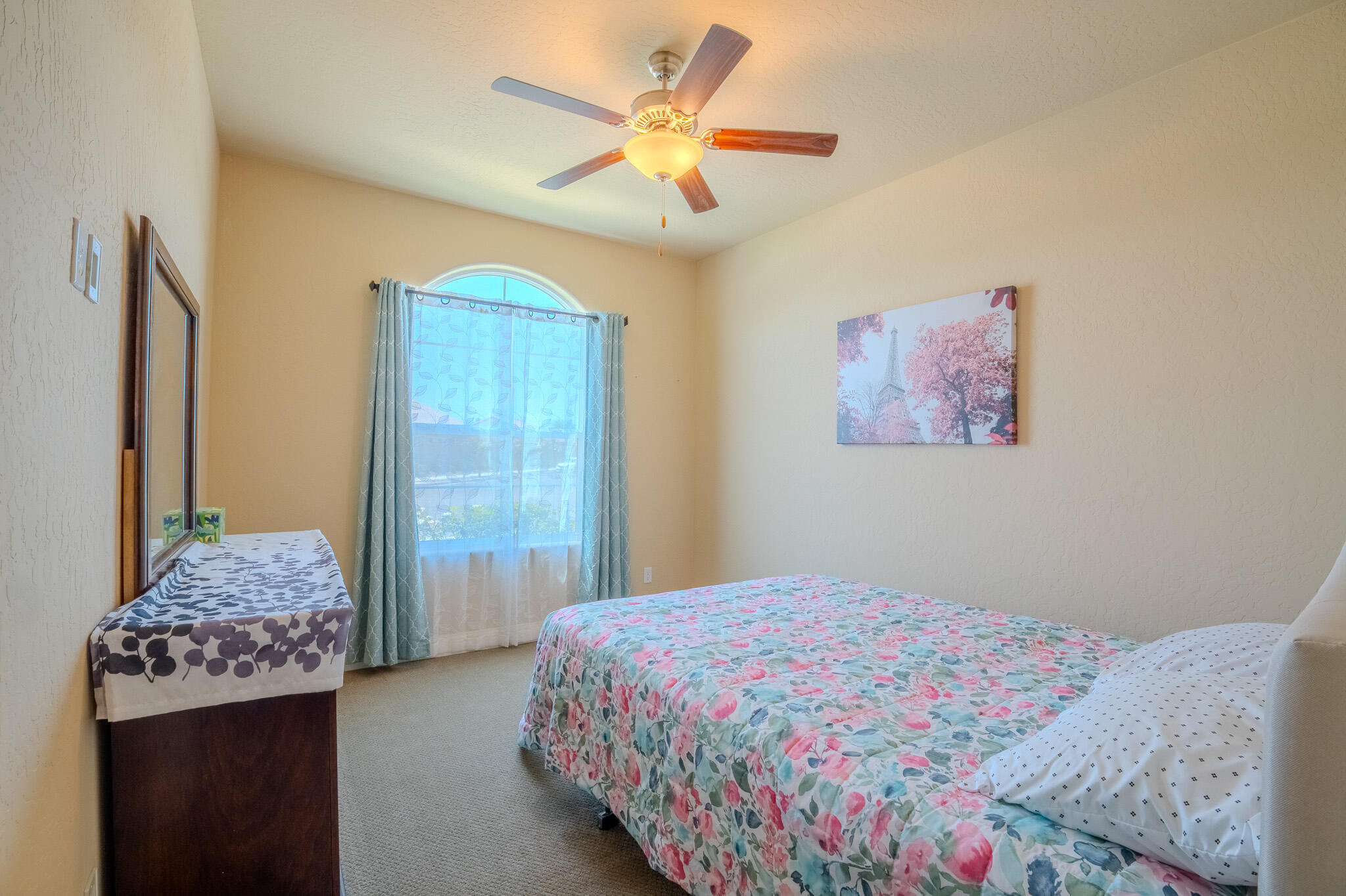 804 S Simon St, Visalia, CA 93292