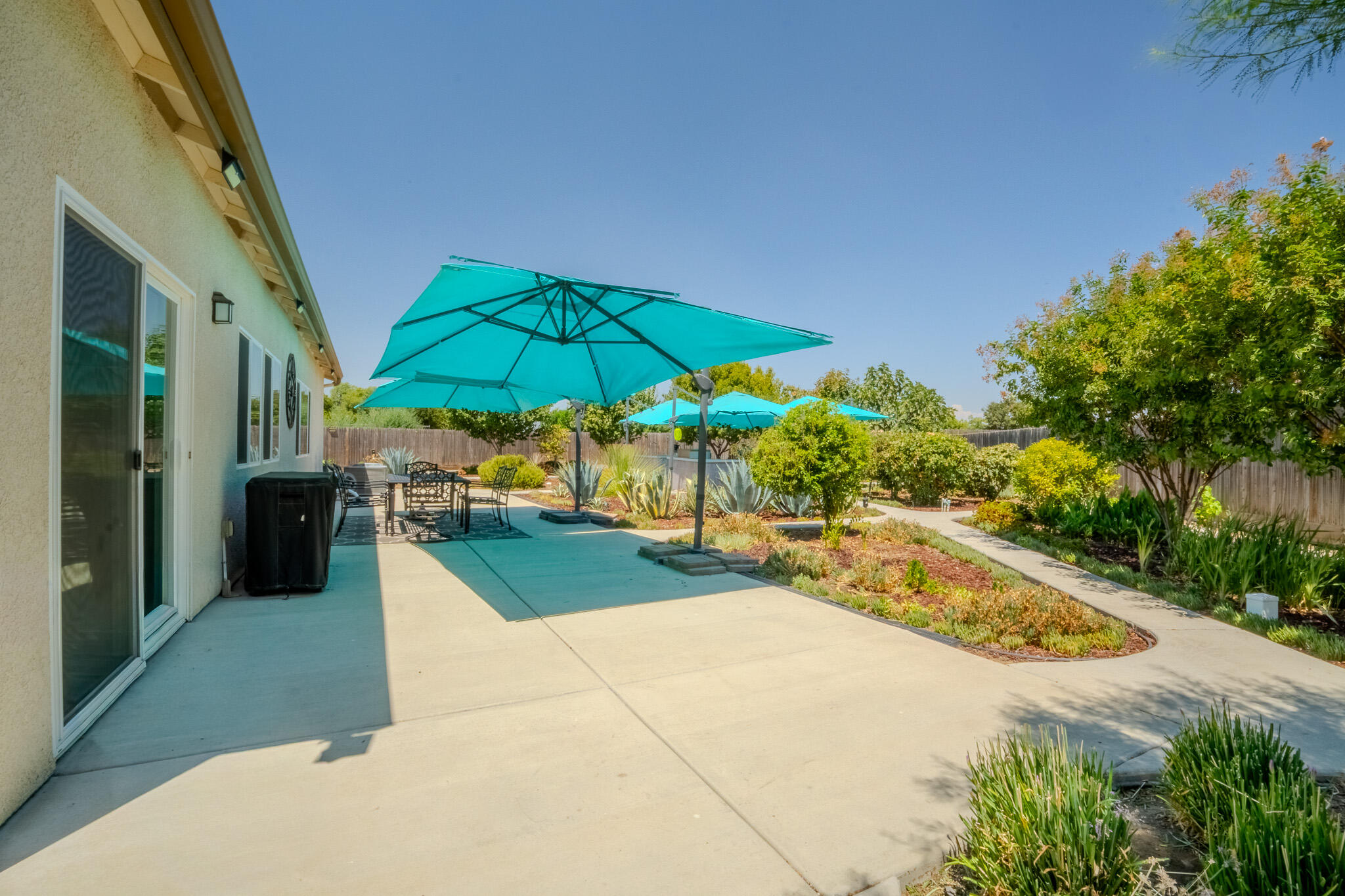 804 S Simon St, Visalia, CA 93292