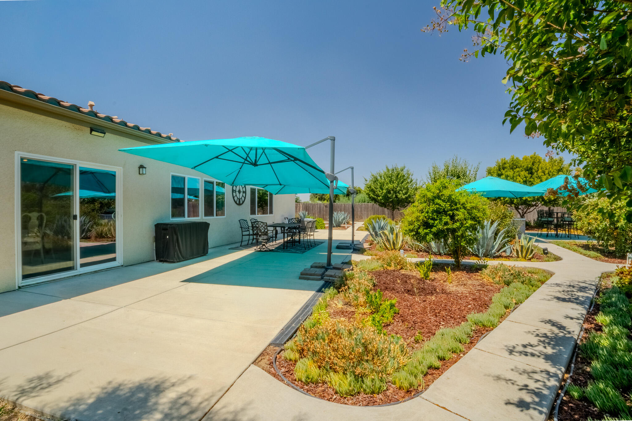 804 S Simon St, Visalia, CA 93292