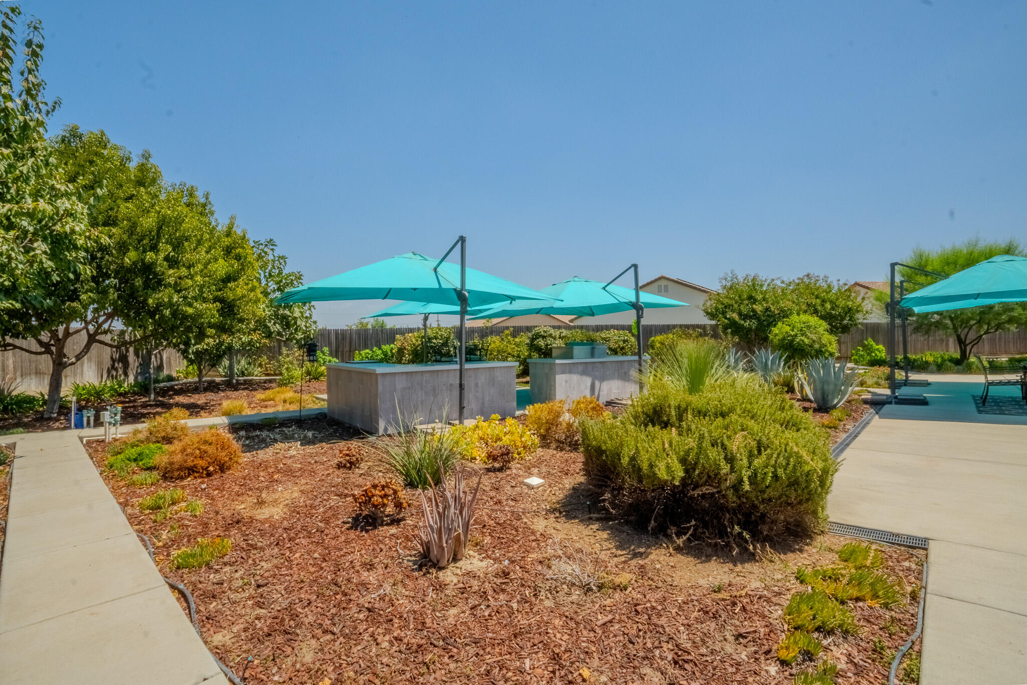 804 S Simon St, Visalia, CA 93292