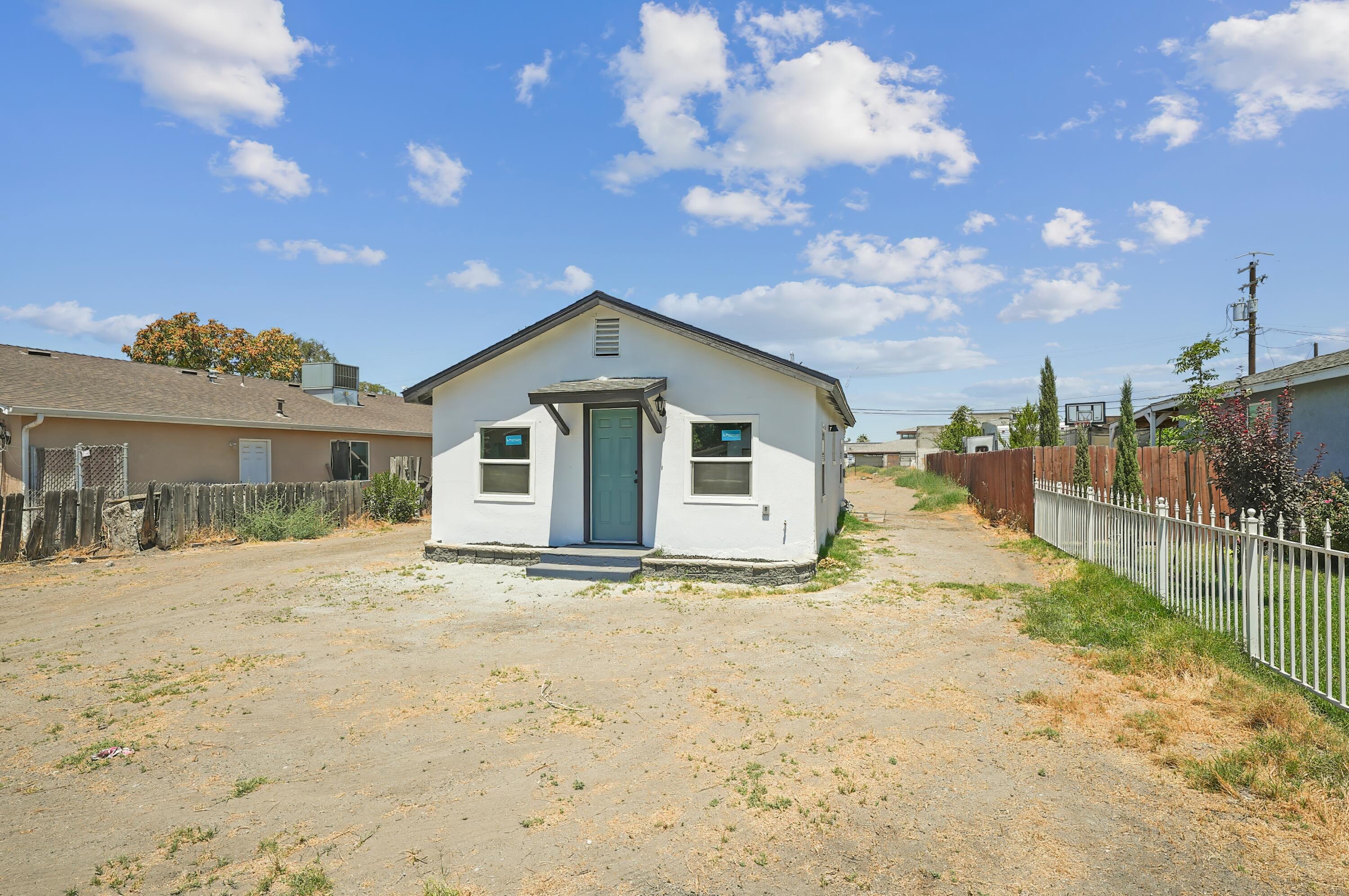 20352 4th St, Stratford, CA 93266