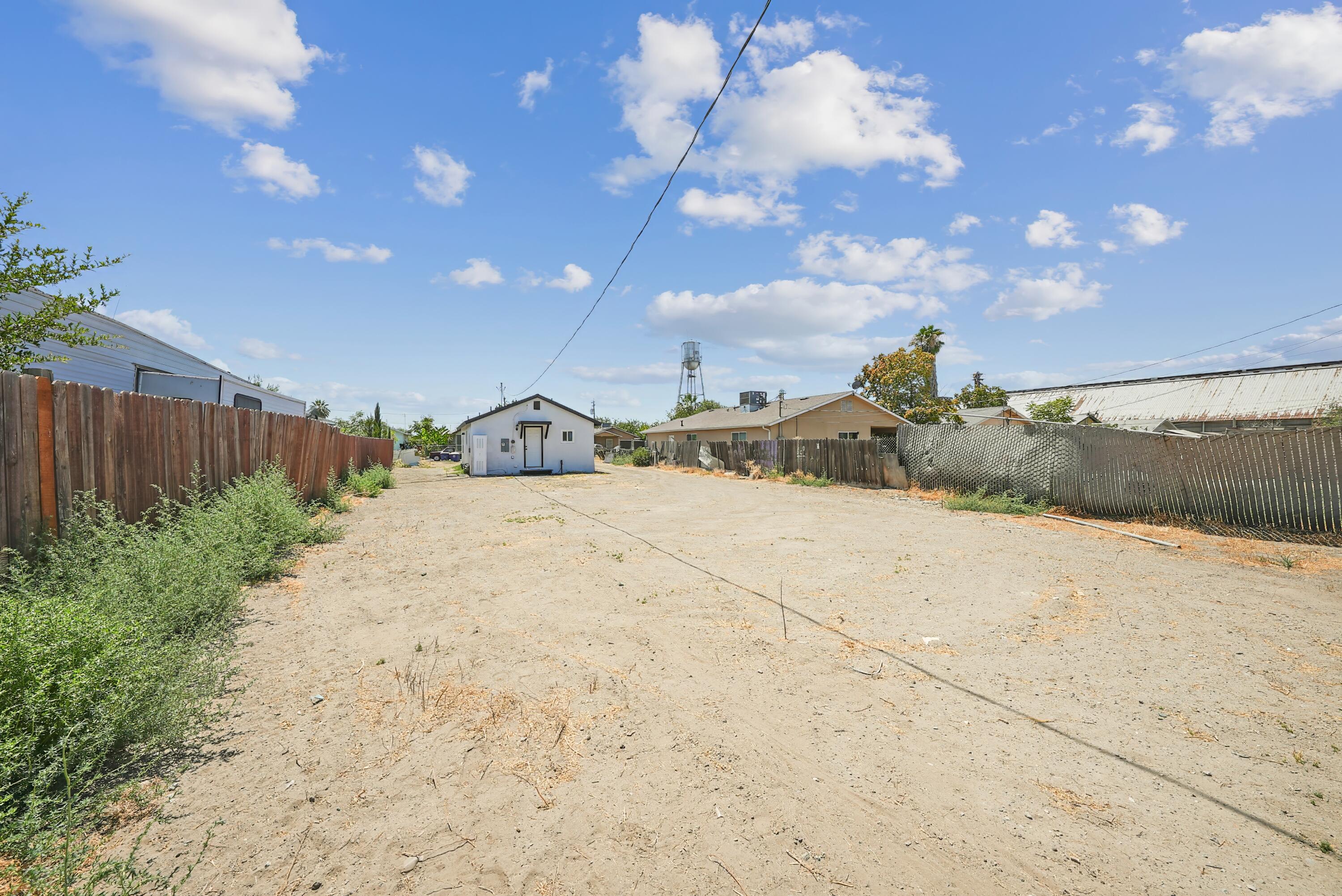 20352 4th St, Stratford, CA 93266