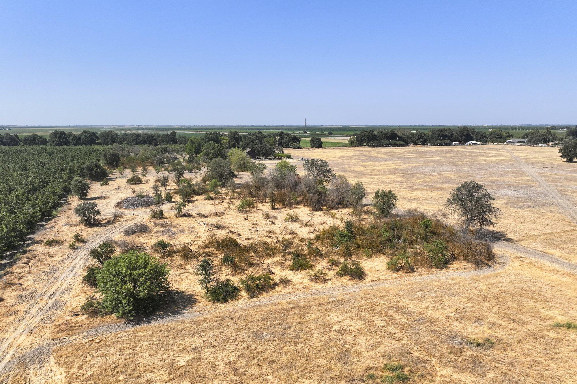 5721 E Riverdale Ave, Laton, CA 93242