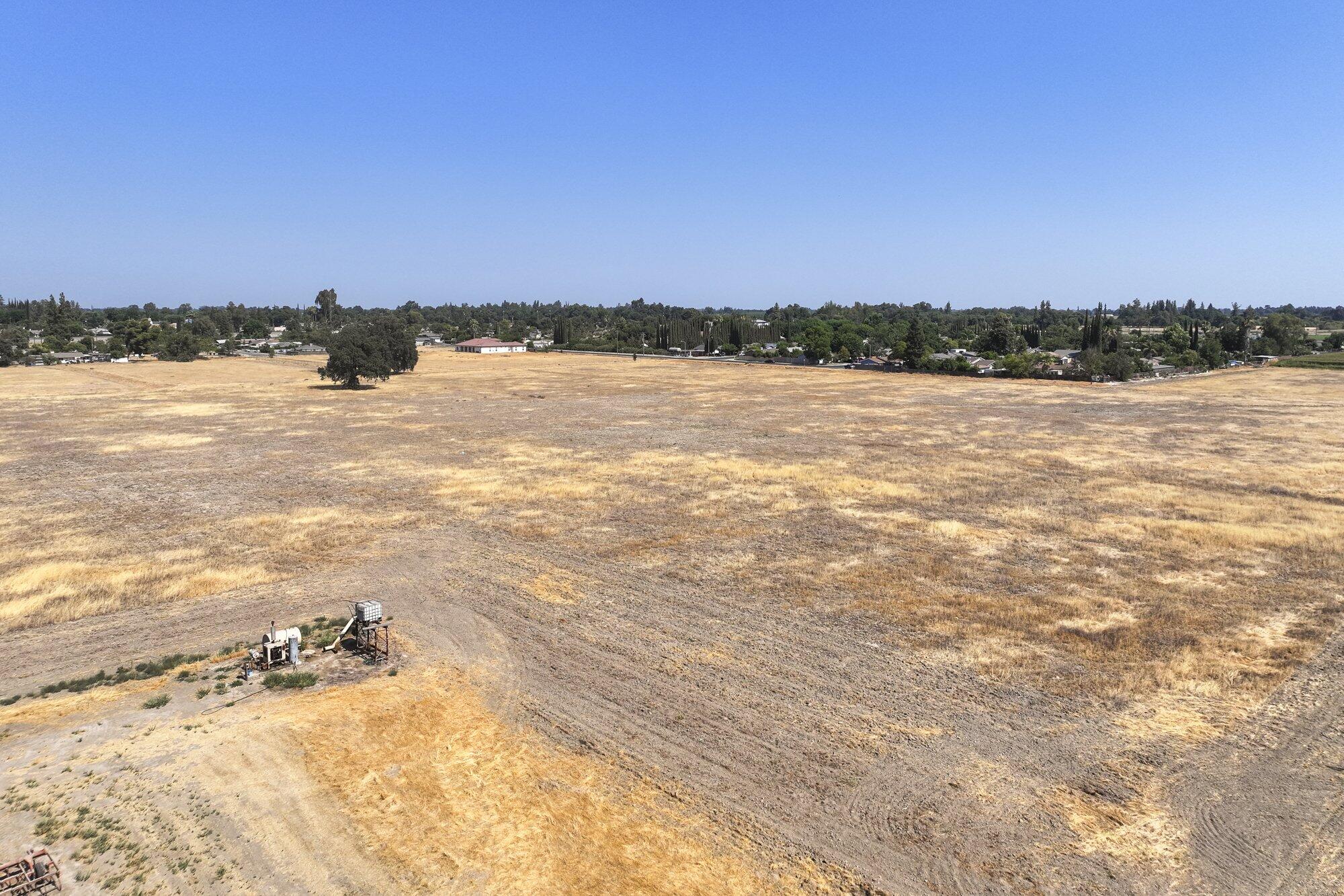 5721 E Riverdale Ave, Laton, CA 93242