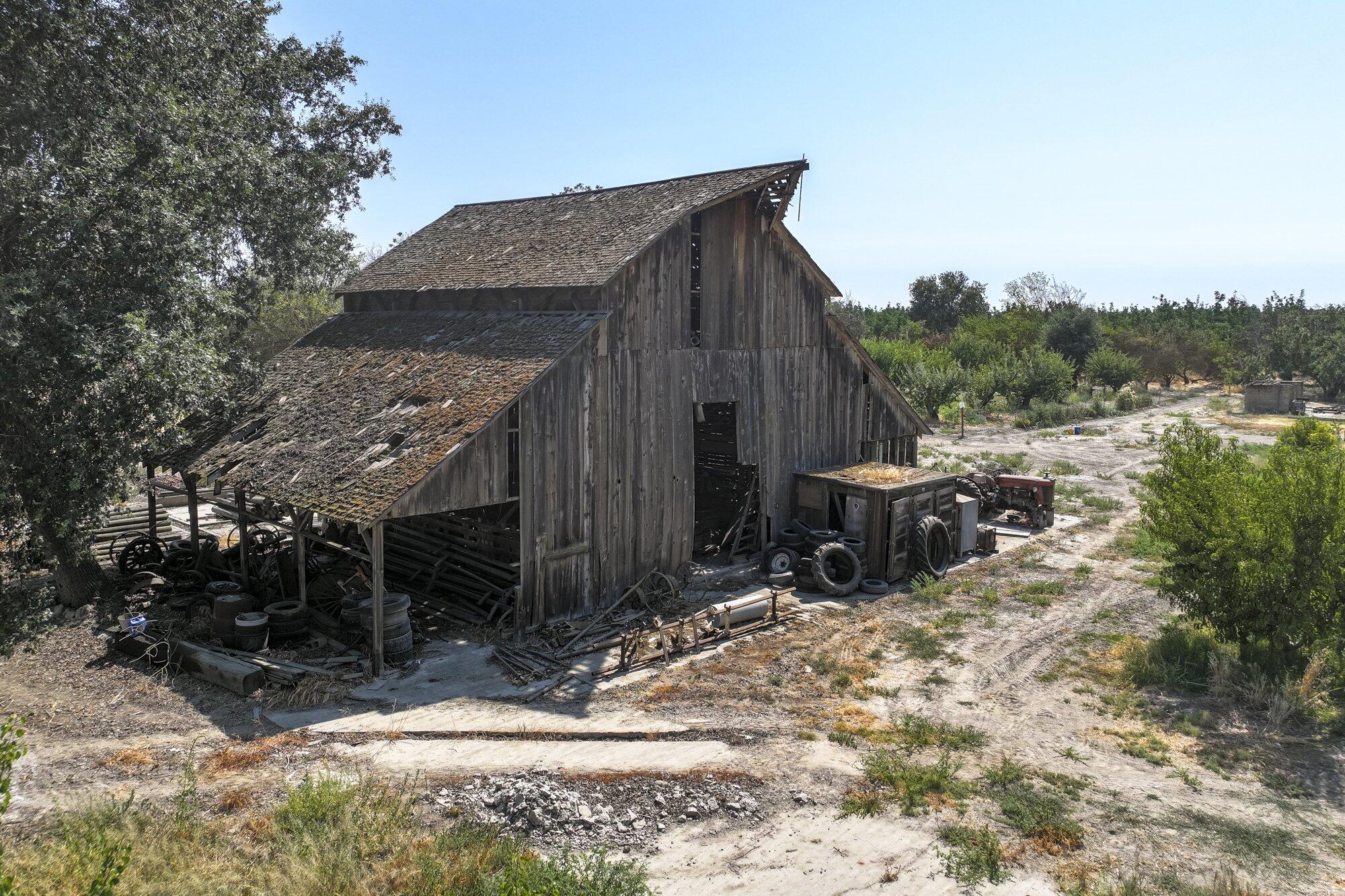 5721 E Riverdale Ave, Laton, CA 93242