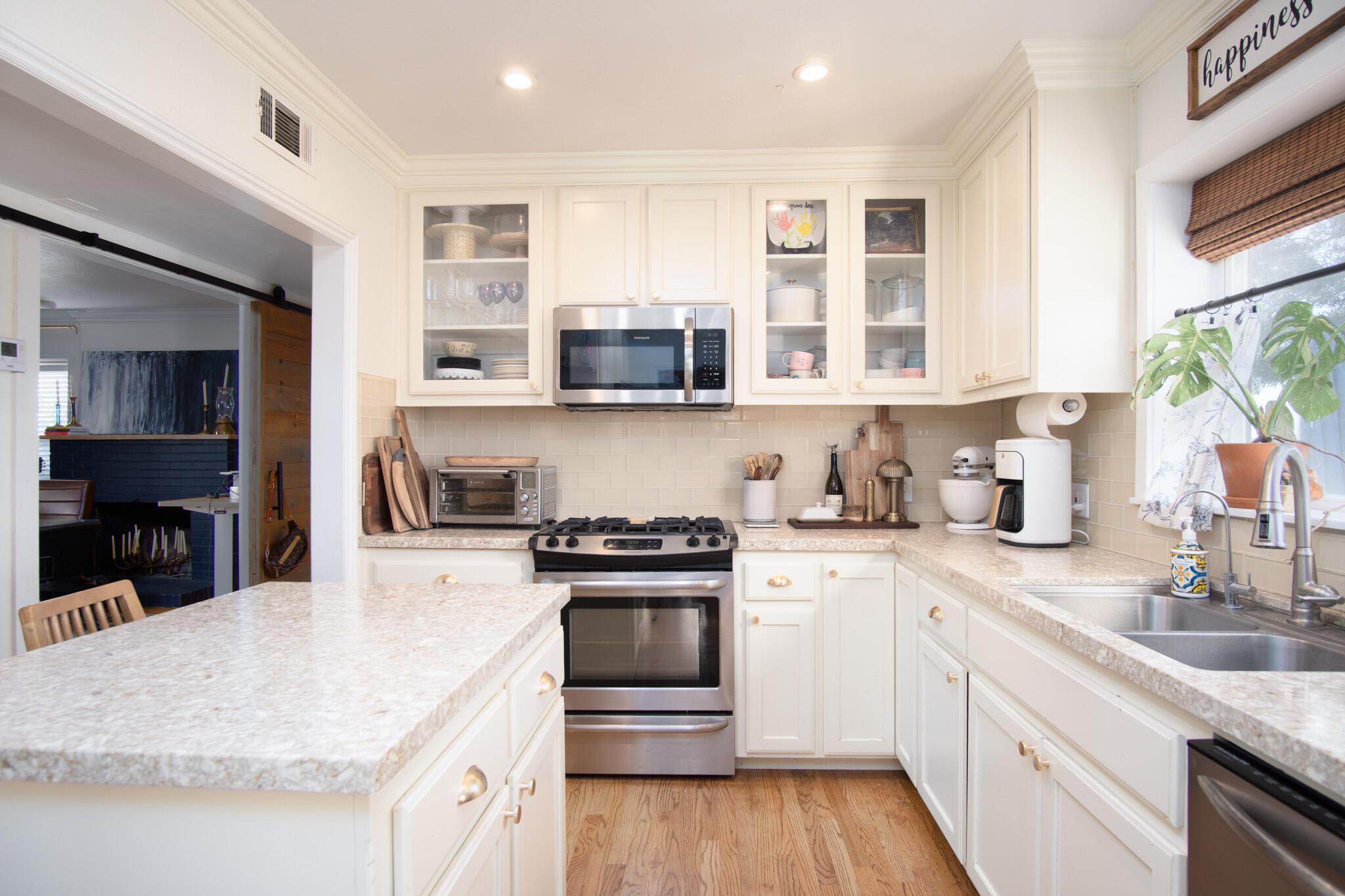 958 E Morton Hill Ave, Porterville, CA 93257