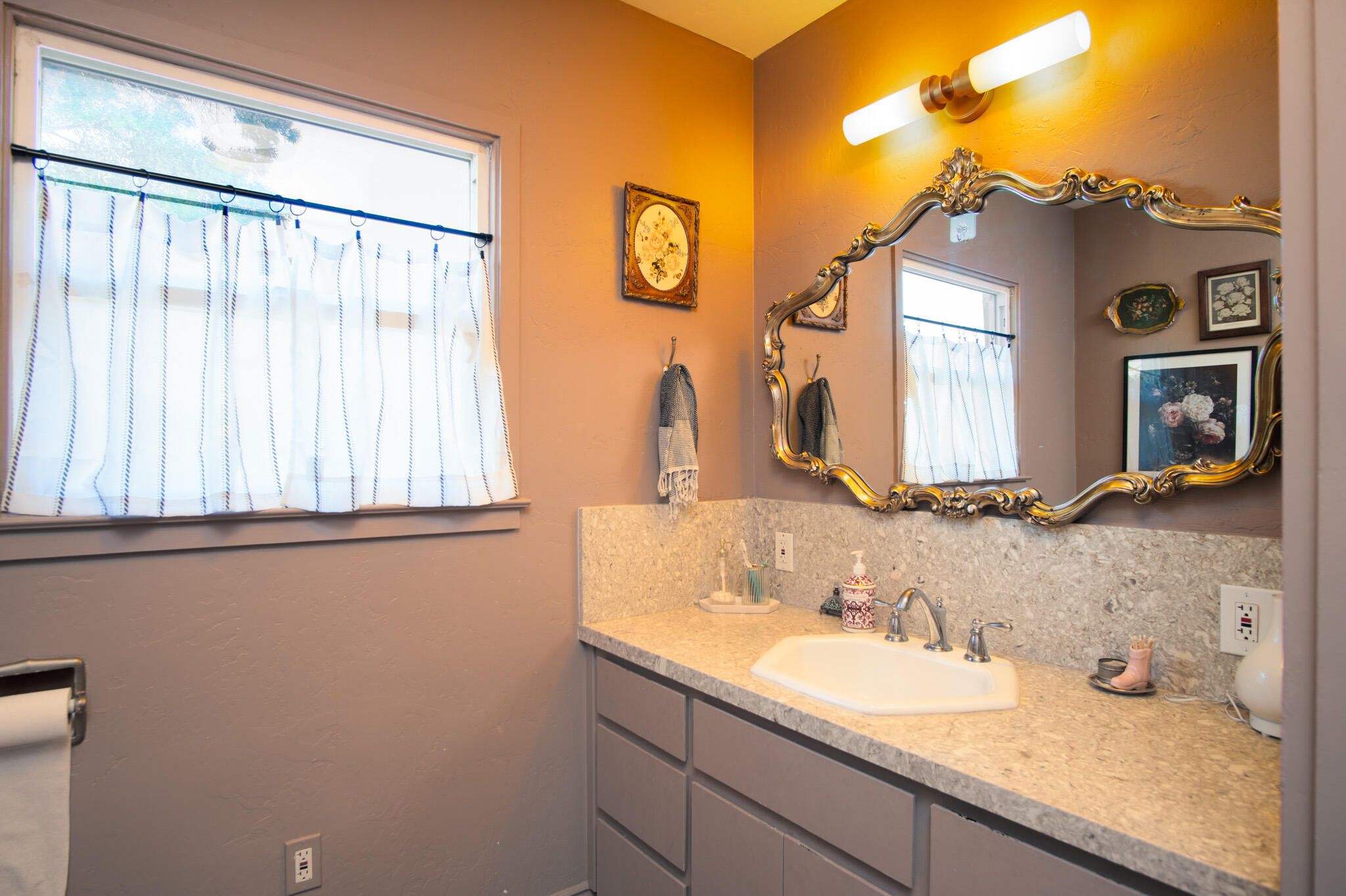 958 E Morton Hill Ave, Porterville, CA 93257