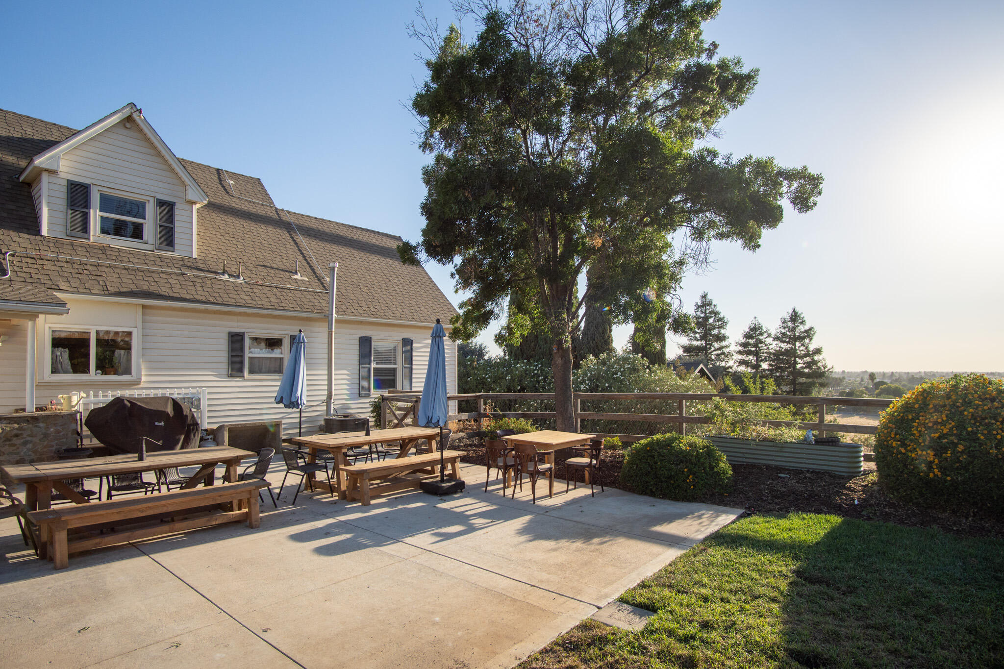 958 E Morton Hill Ave, Porterville, CA 93257