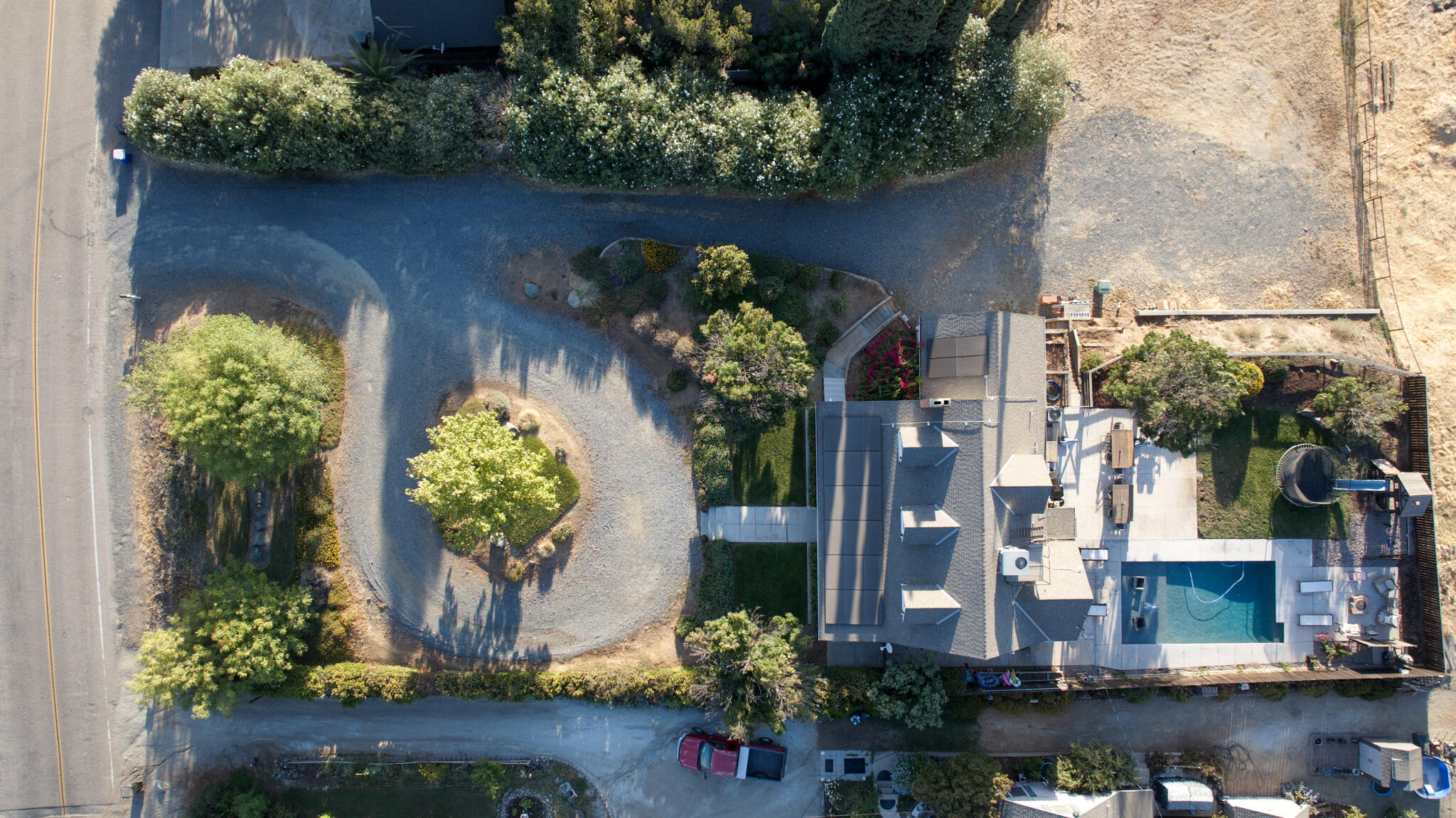 958 E Morton Hill Ave, Porterville, CA 93257