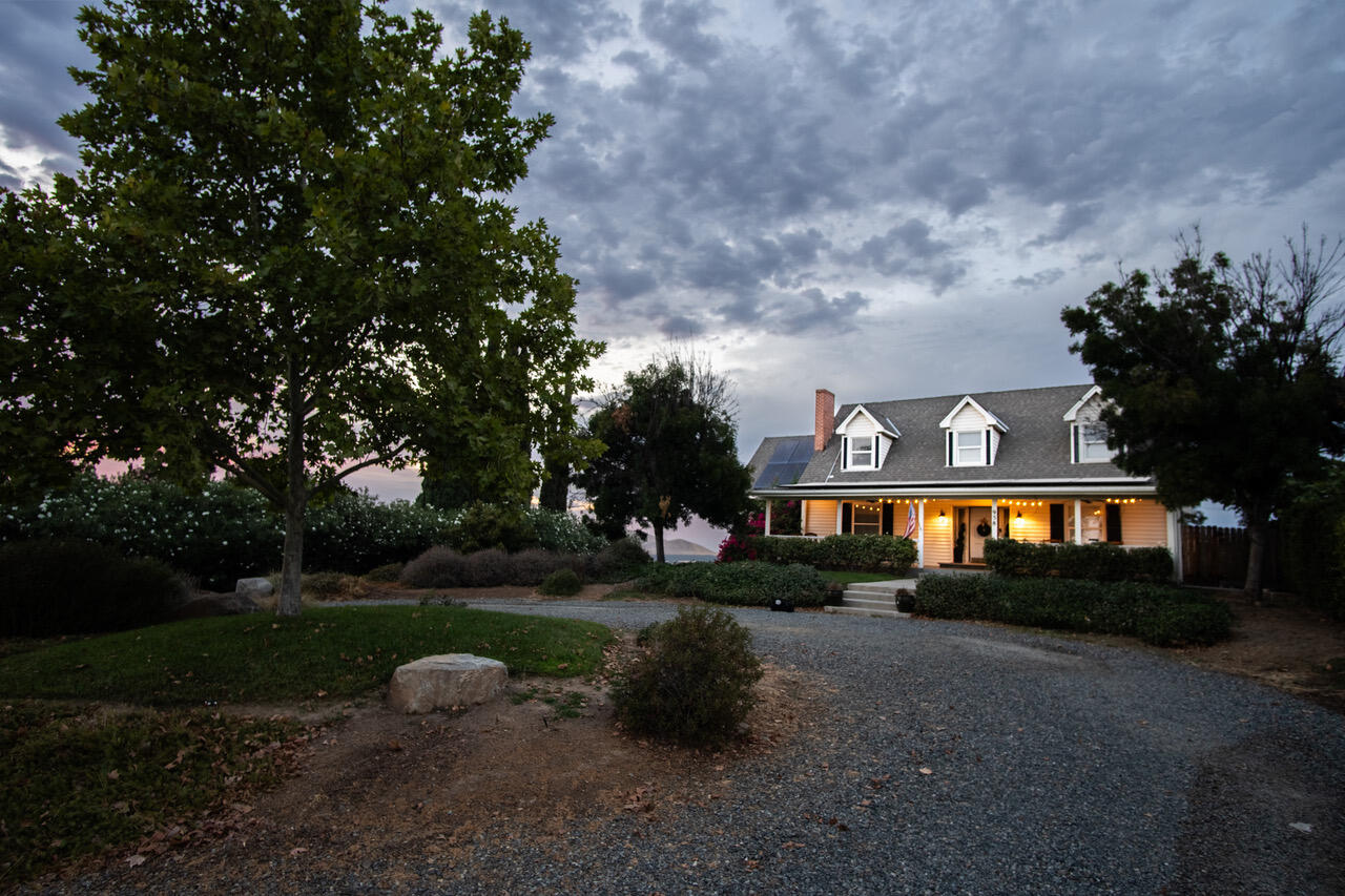 958 E Morton Hill Ave, Porterville, CA 93257