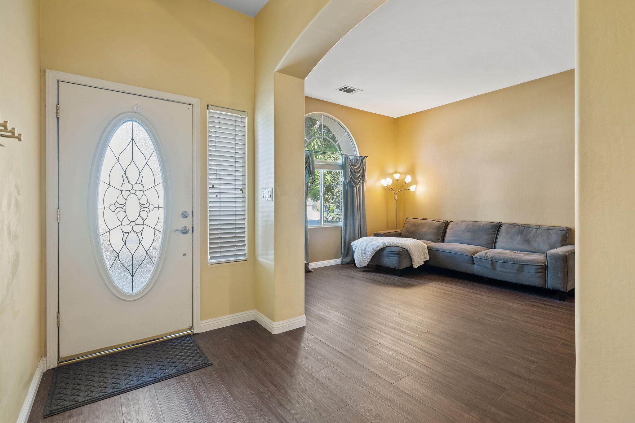 1118 Bluestone River Way, Bakersfield, CA 93311