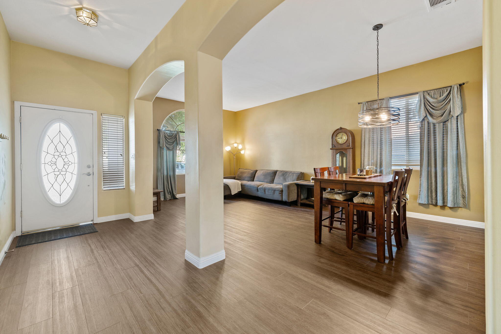 1118 Bluestone River Way, Bakersfield, CA 93311