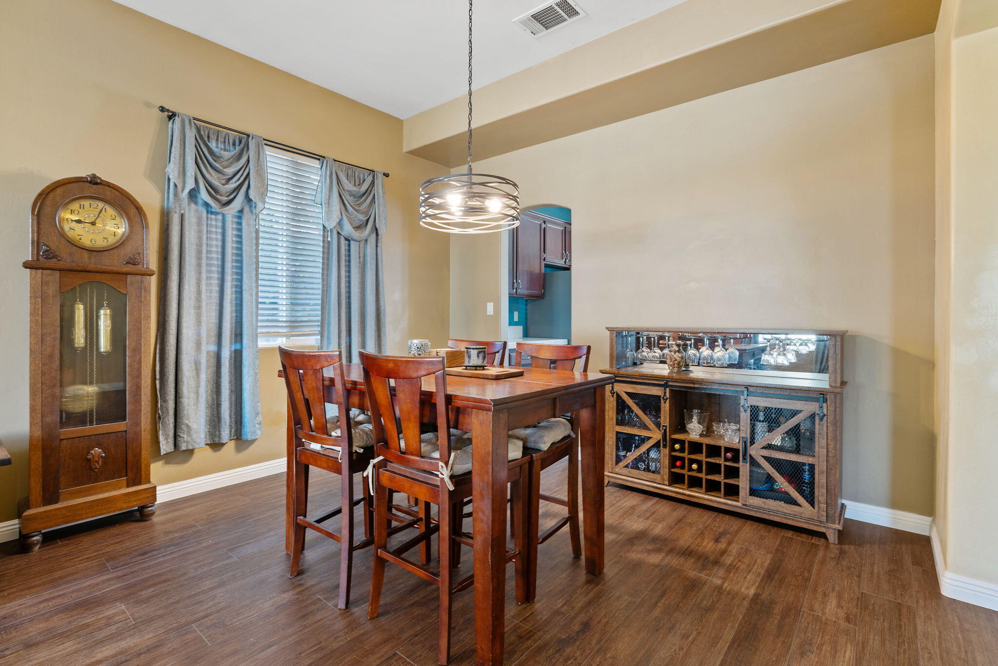 1118 Bluestone River Way, Bakersfield, CA 93311