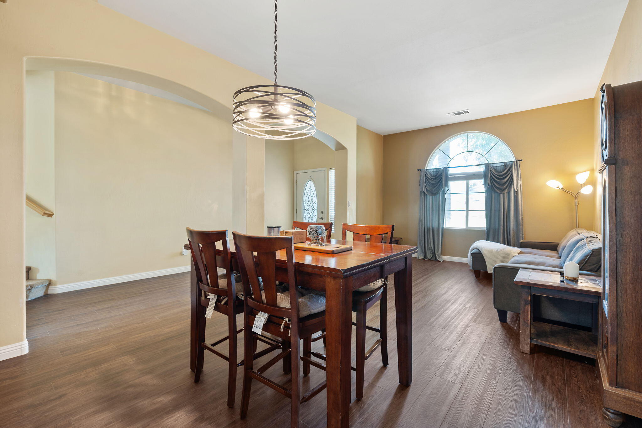 1118 Bluestone River Way, Bakersfield, CA 93311