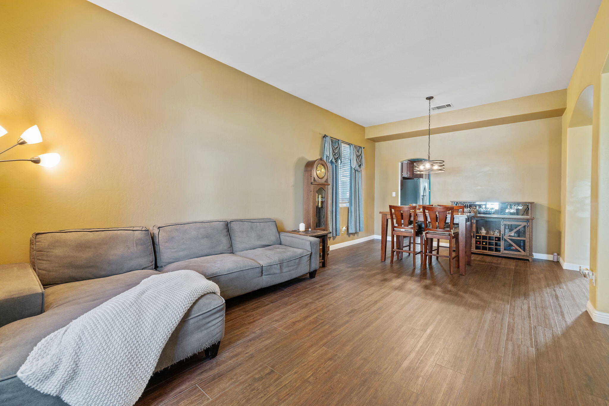 1118 Bluestone River Way, Bakersfield, CA 93311