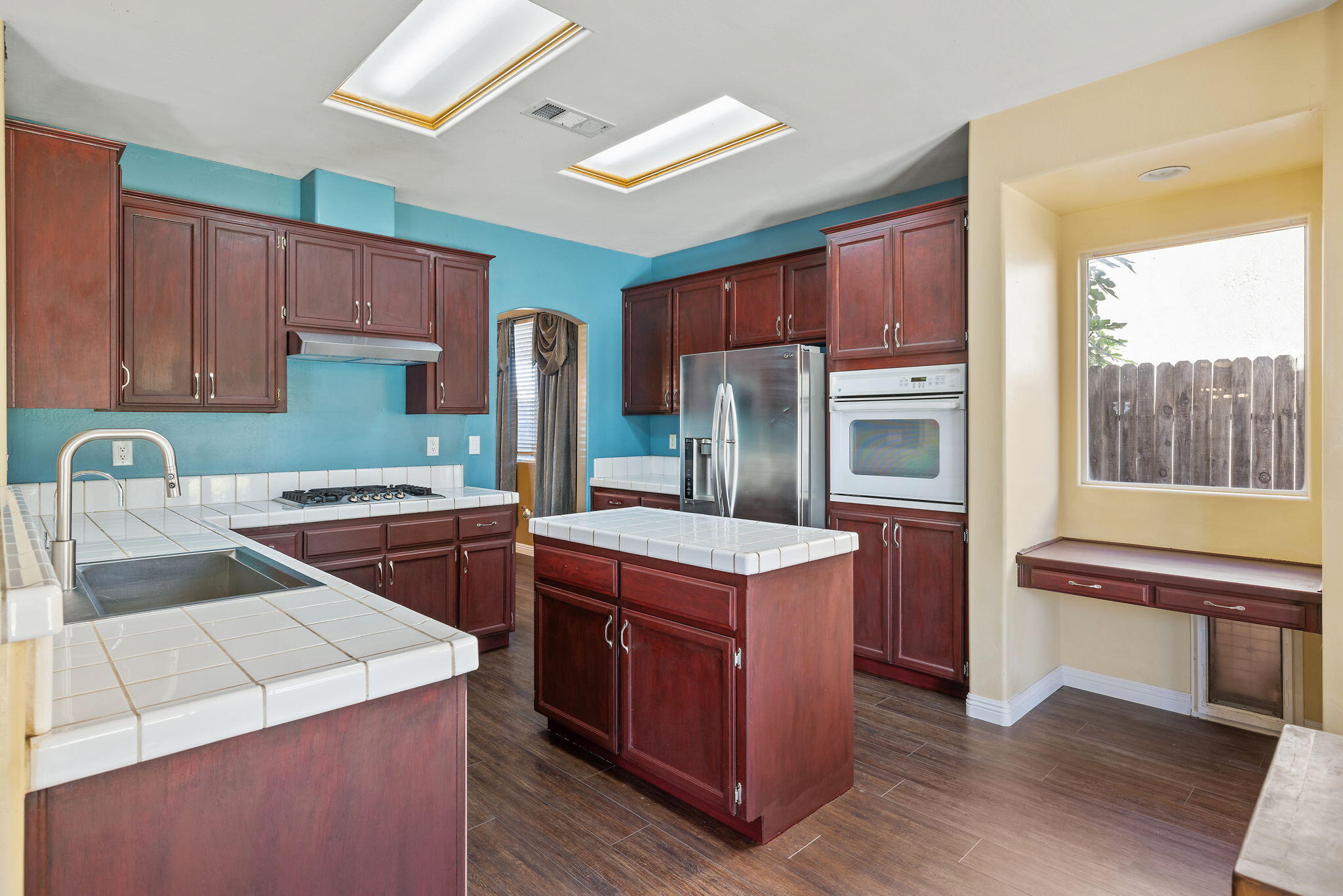 1118 Bluestone River Way, Bakersfield, CA 93311