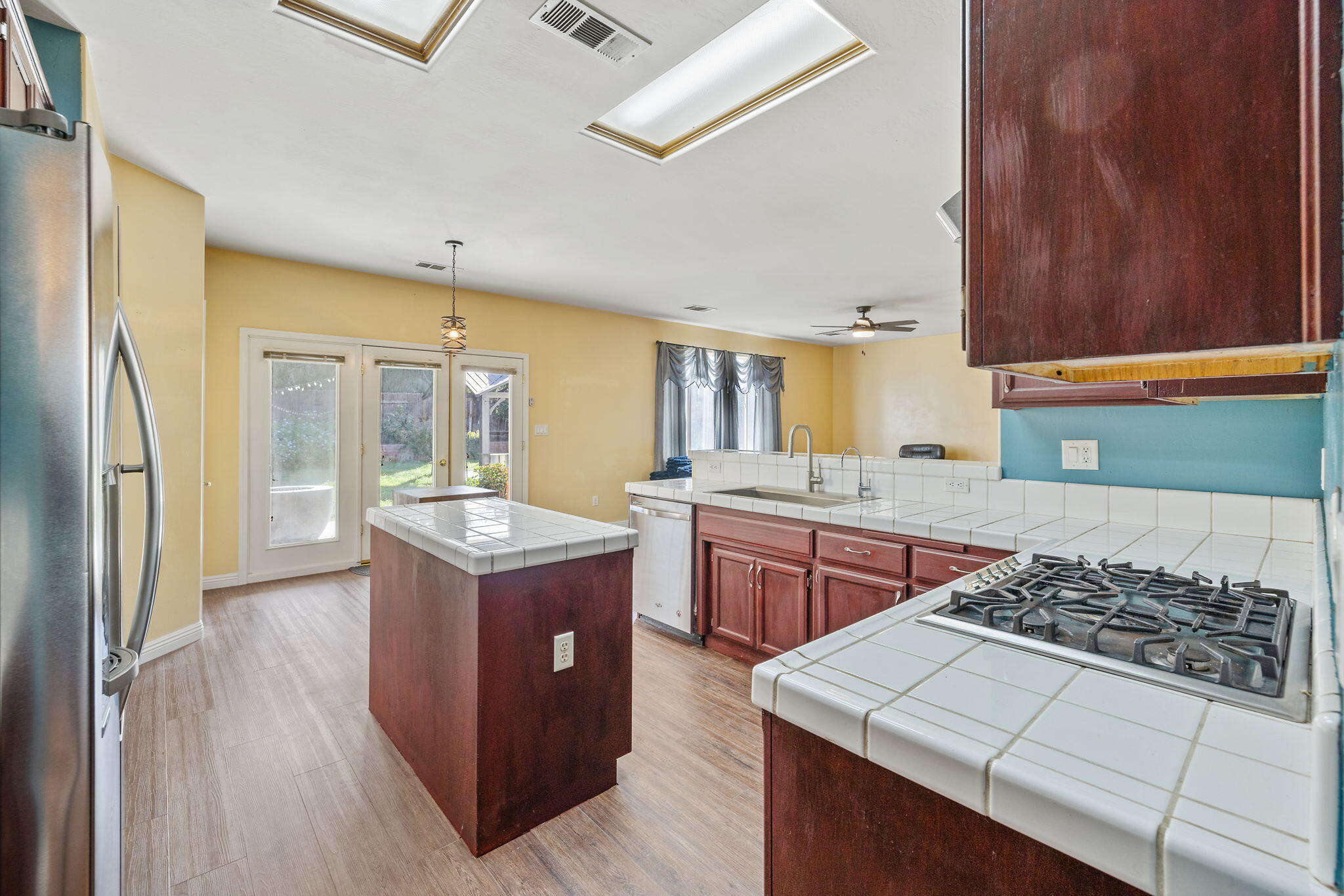 1118 Bluestone River Way, Bakersfield, CA 93311