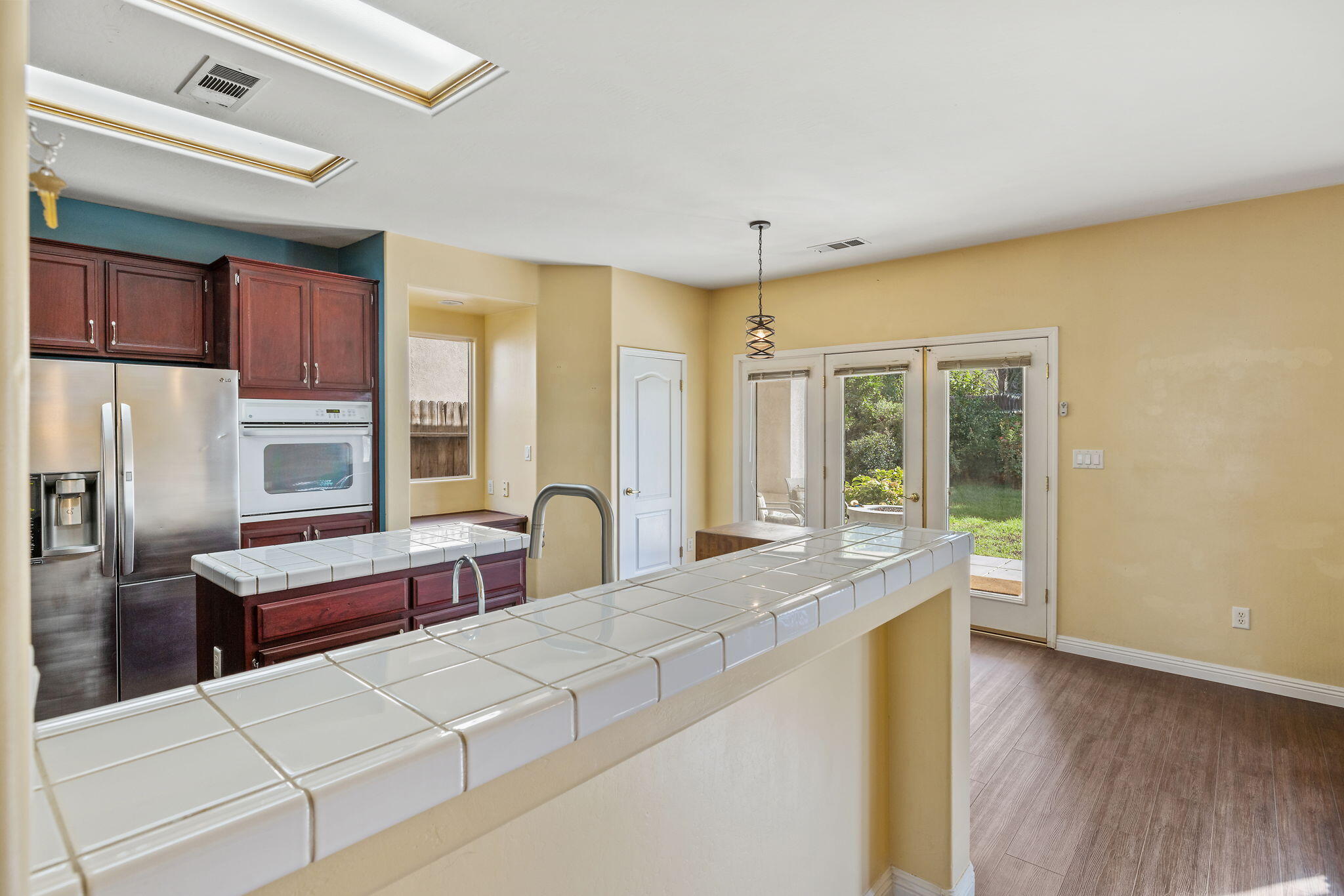 1118 Bluestone River Way, Bakersfield, CA 93311