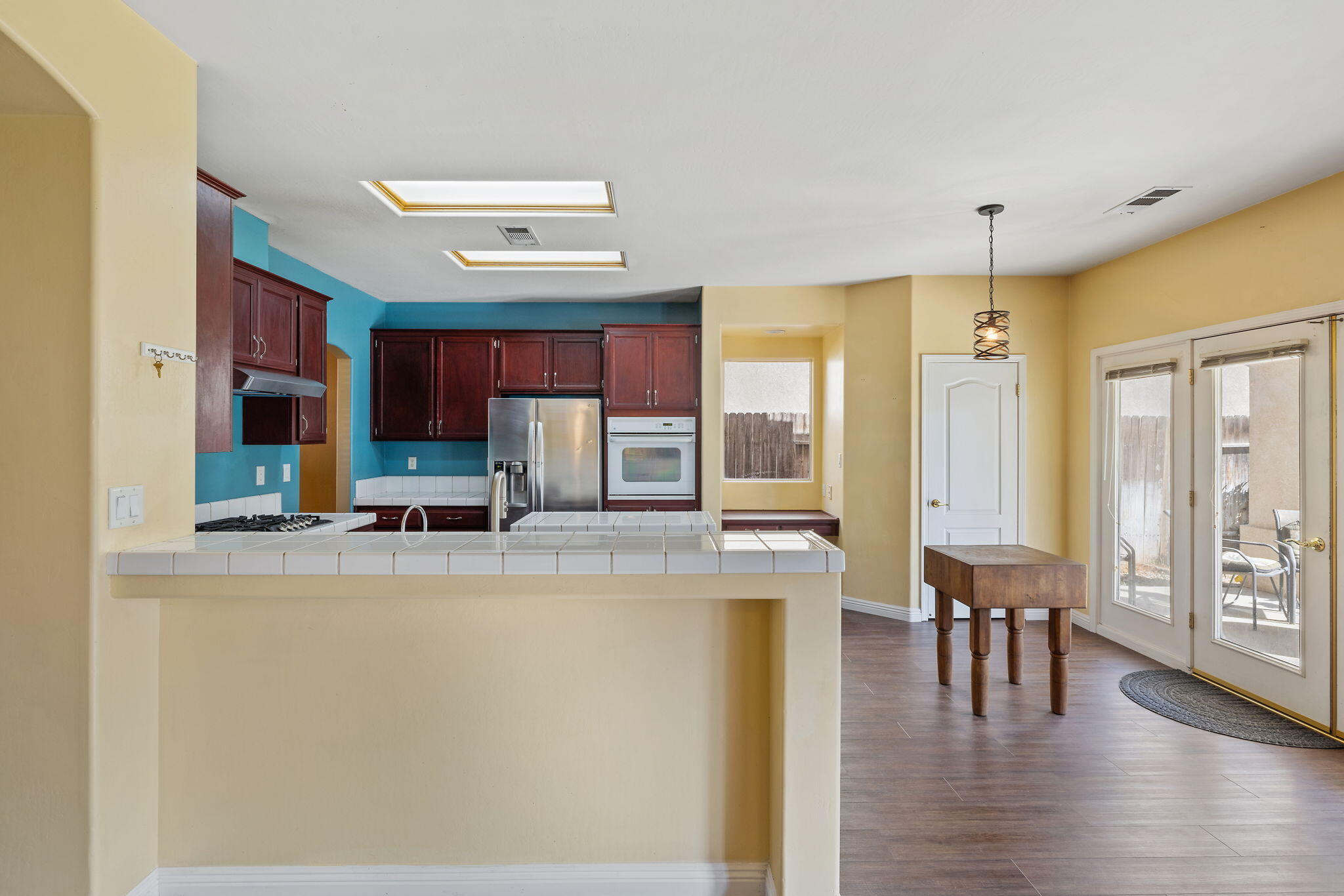 1118 Bluestone River Way, Bakersfield, CA 93311