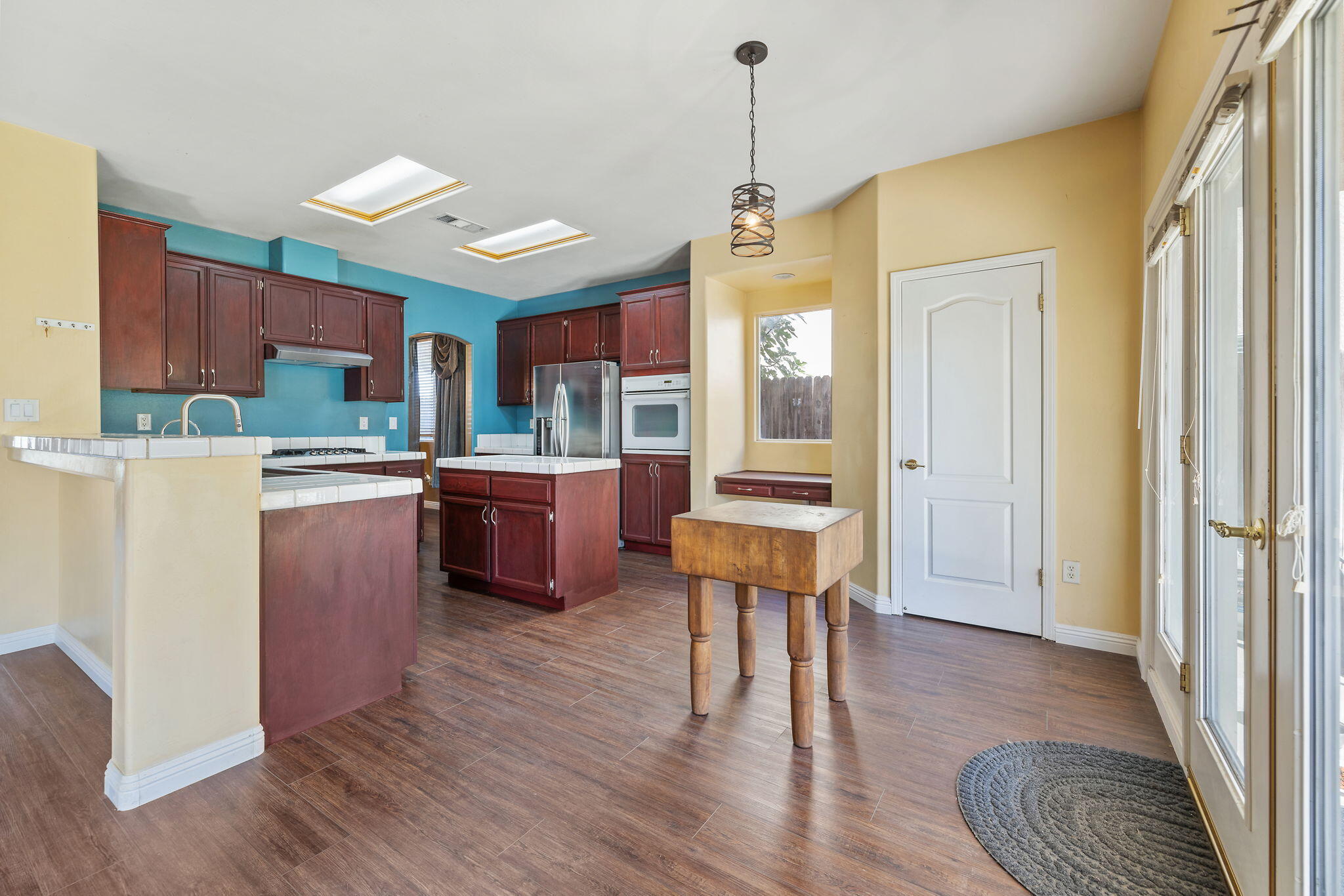 1118 Bluestone River Way, Bakersfield, CA 93311