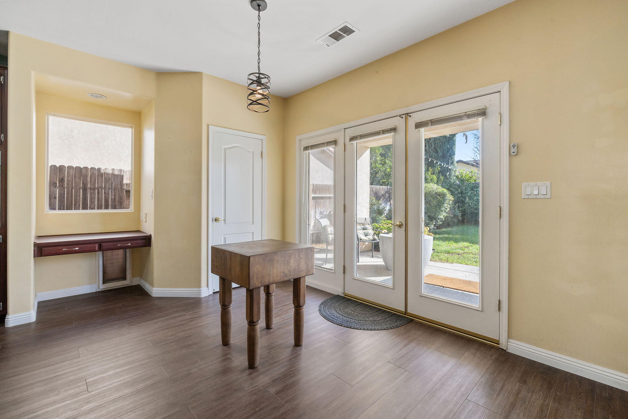 1118 Bluestone River Way, Bakersfield, CA 93311