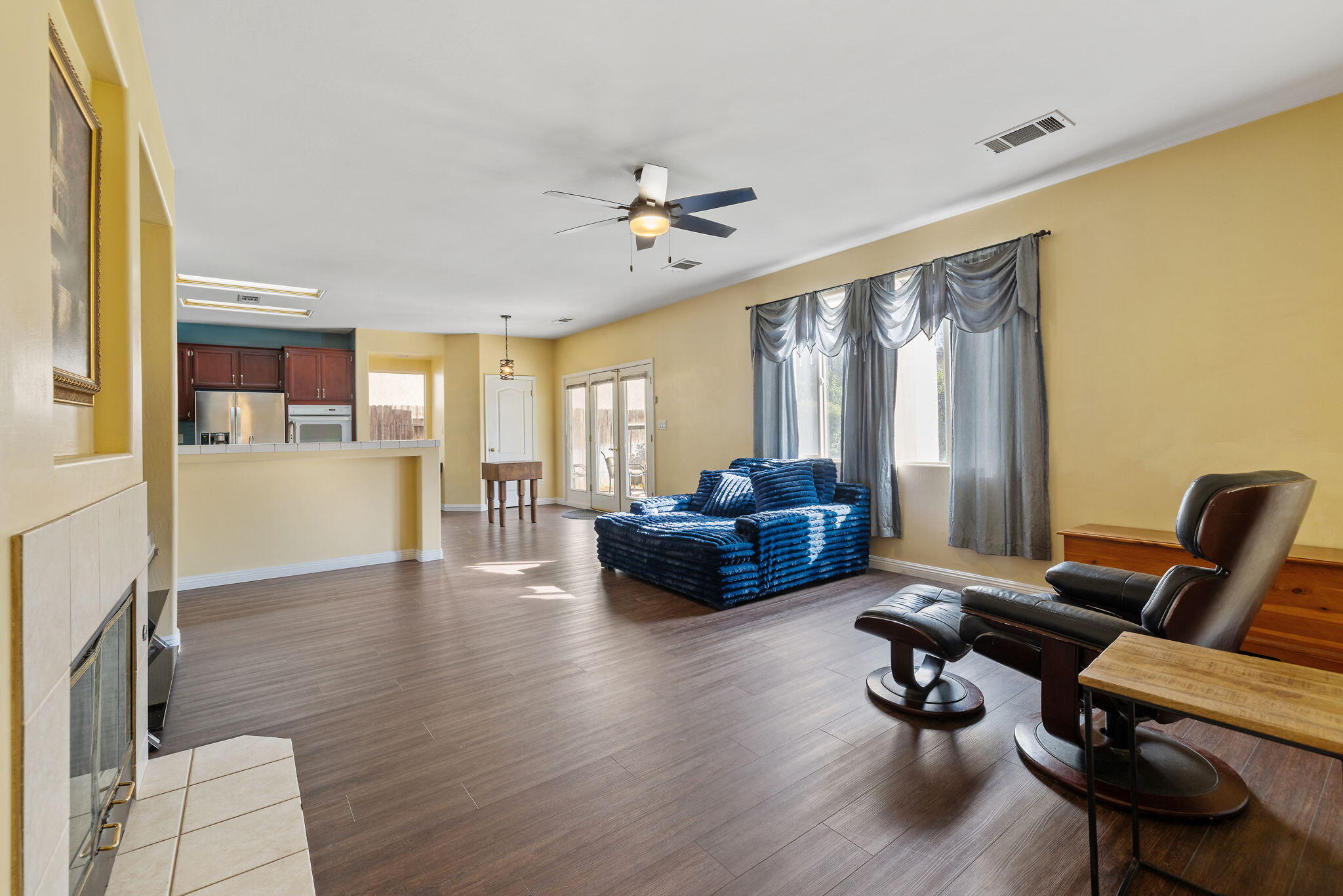 1118 Bluestone River Way, Bakersfield, CA 93311