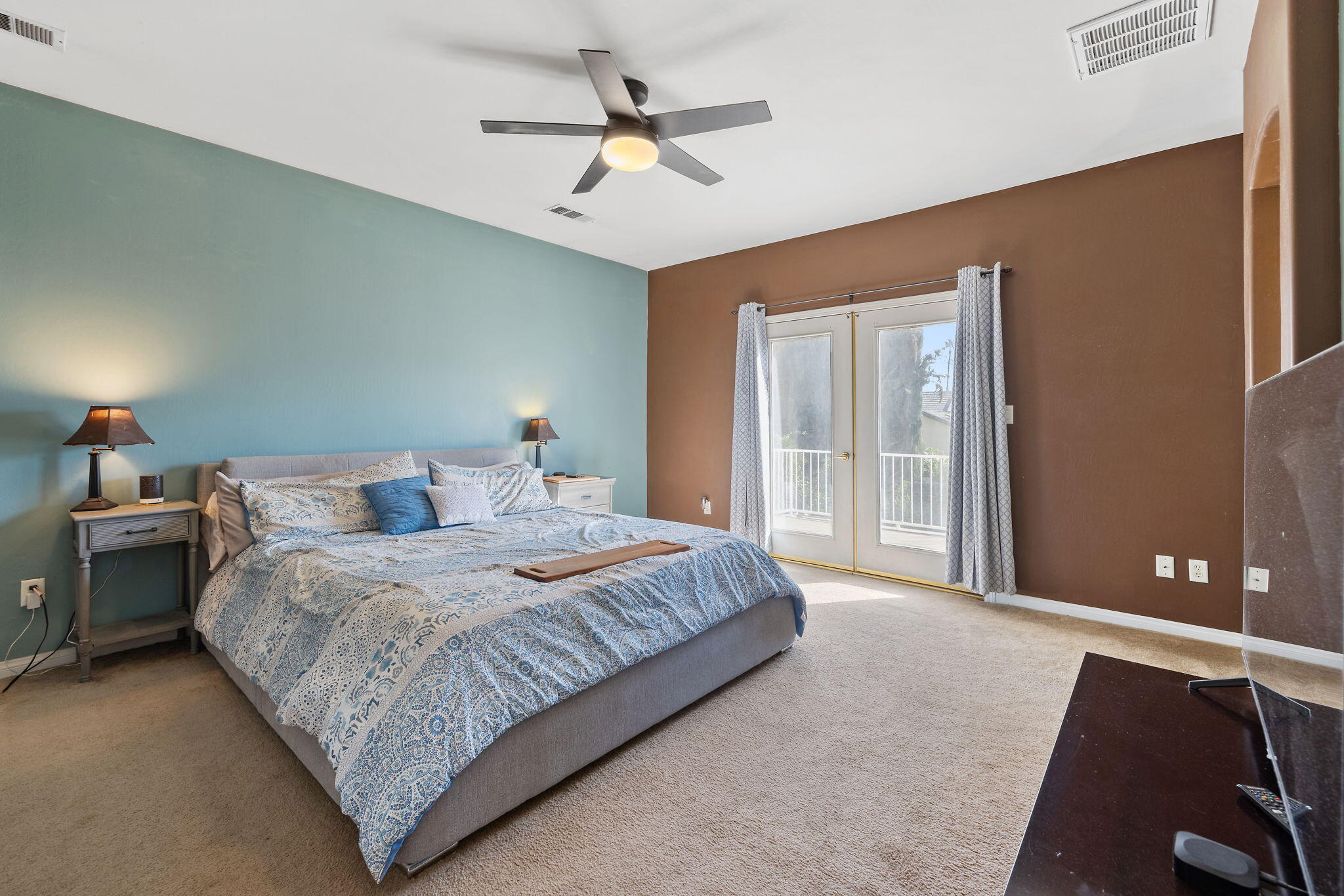 1118 Bluestone River Way, Bakersfield, CA 93311