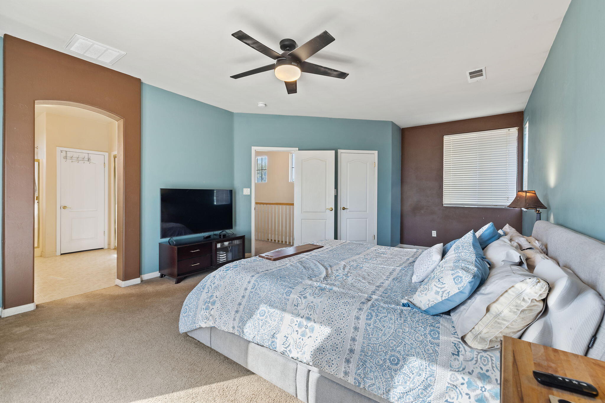 1118 Bluestone River Way, Bakersfield, CA 93311