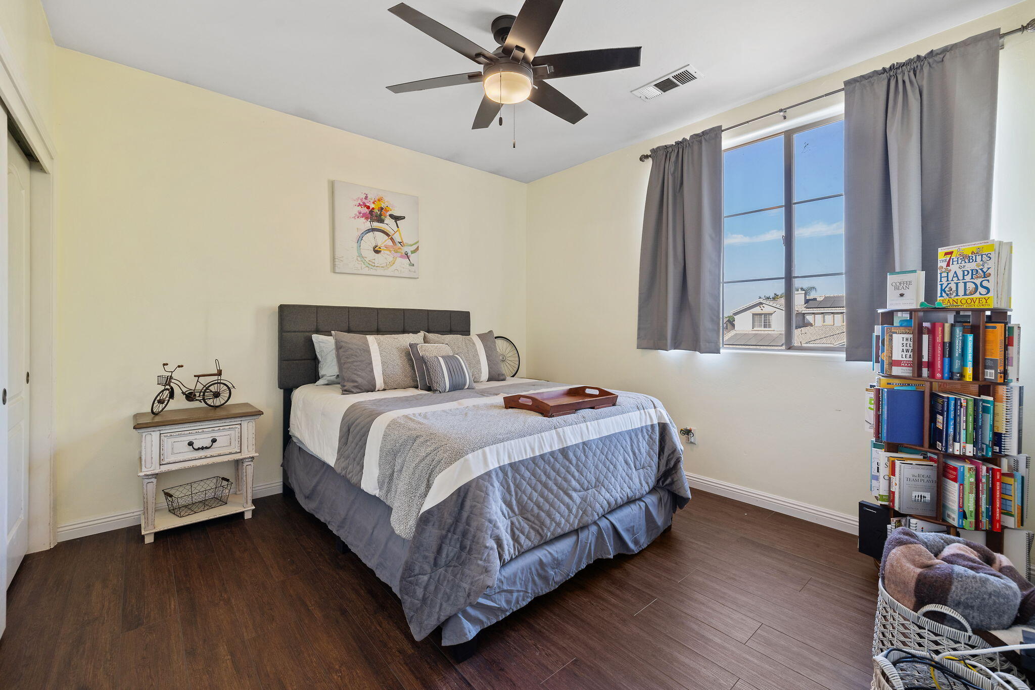 1118 Bluestone River Way, Bakersfield, CA 93311