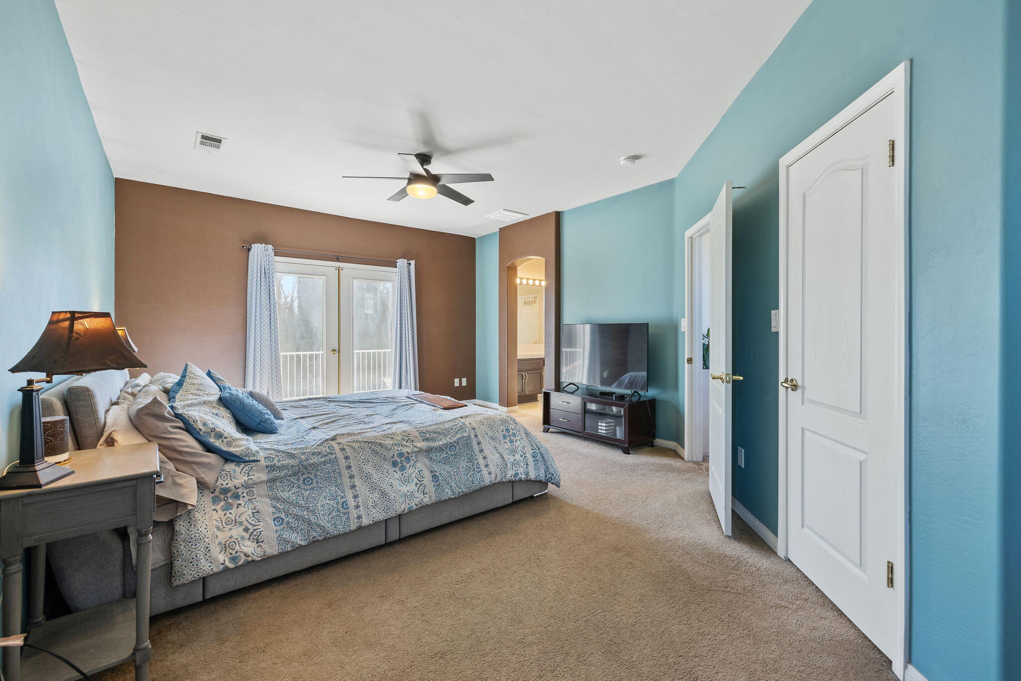 1118 Bluestone River Way, Bakersfield, CA 93311