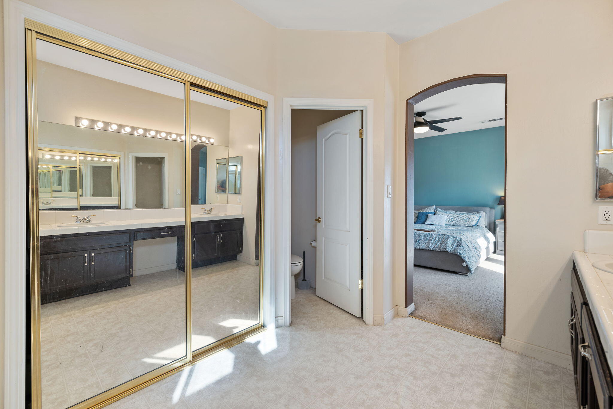 1118 Bluestone River Way, Bakersfield, CA 93311