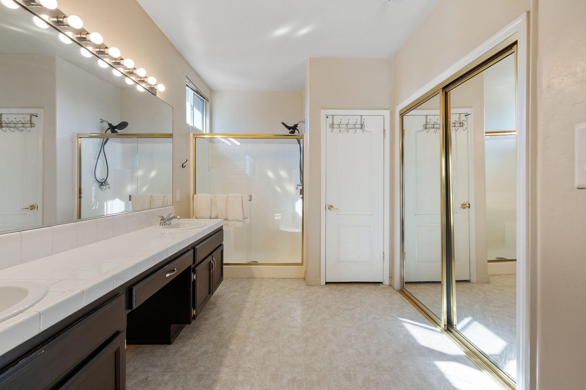 1118 Bluestone River Way, Bakersfield, CA 93311