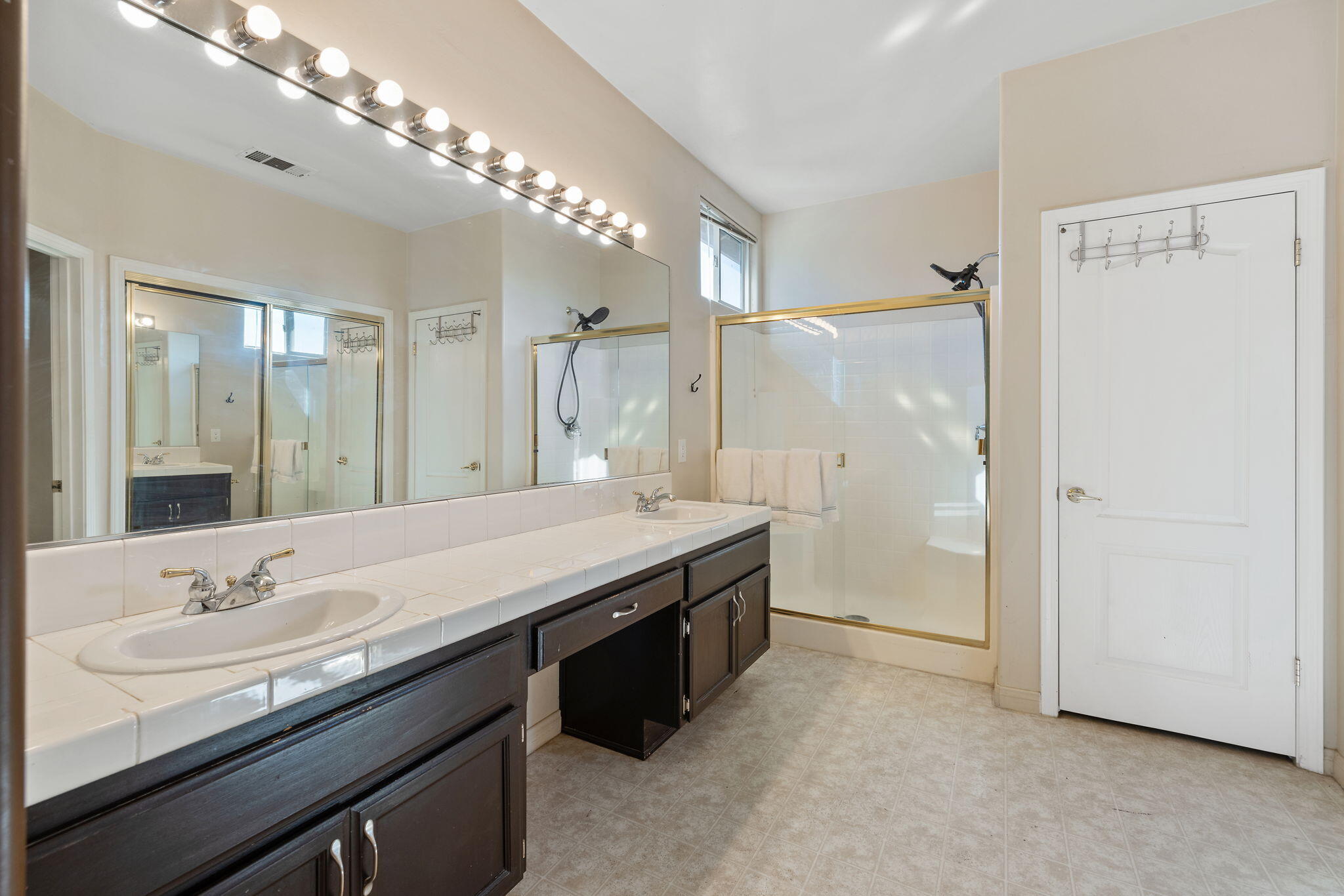 1118 Bluestone River Way, Bakersfield, CA 93311