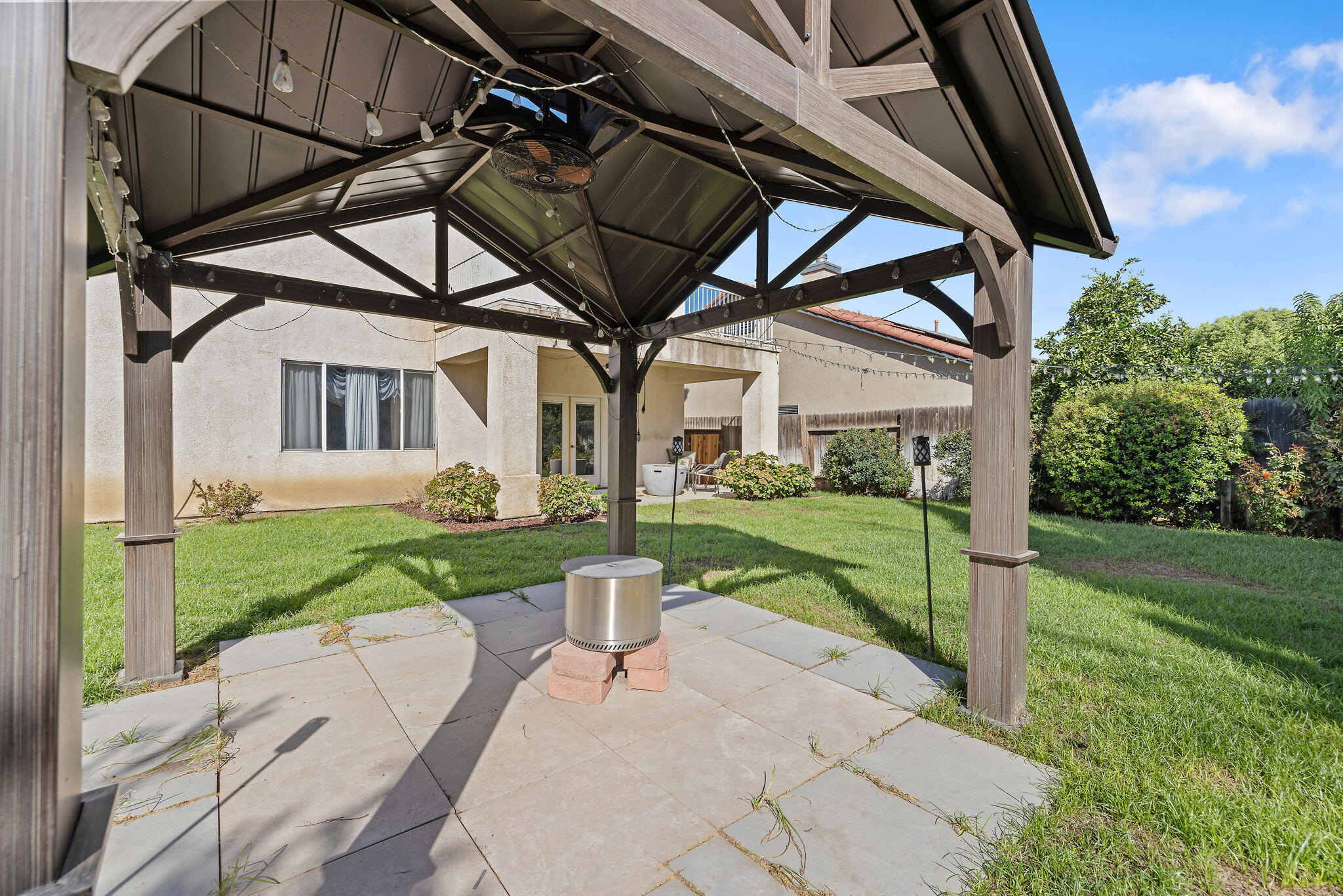 1118 Bluestone River Way, Bakersfield, CA 93311