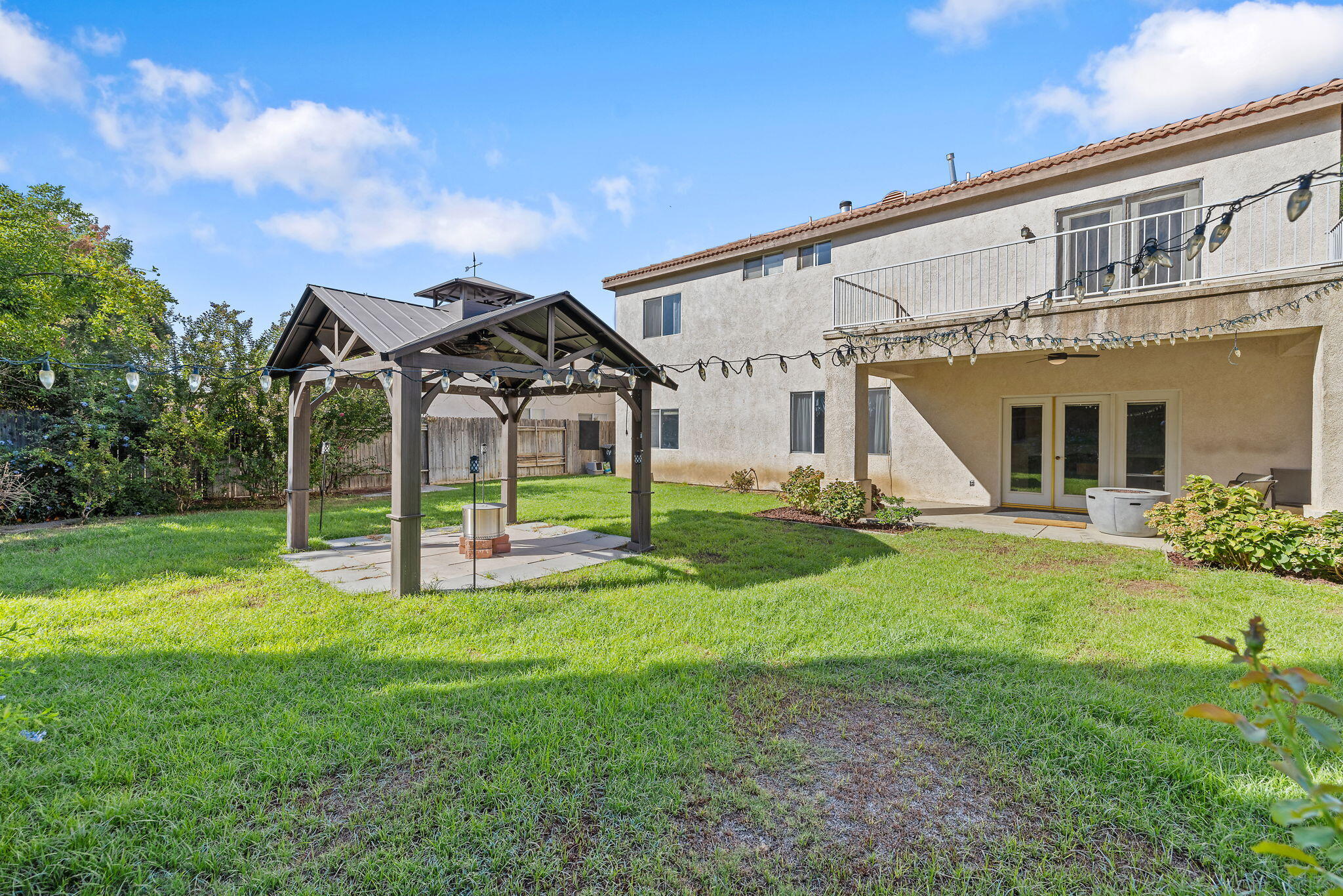 1118 Bluestone River Way, Bakersfield, CA 93311