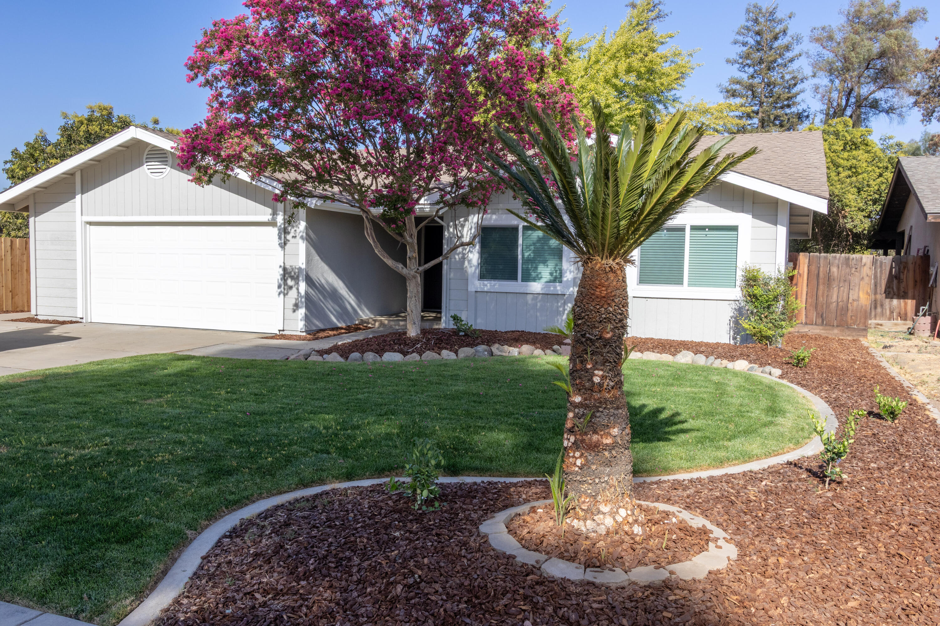 924 S Jennie St, Visalia, CA 93277