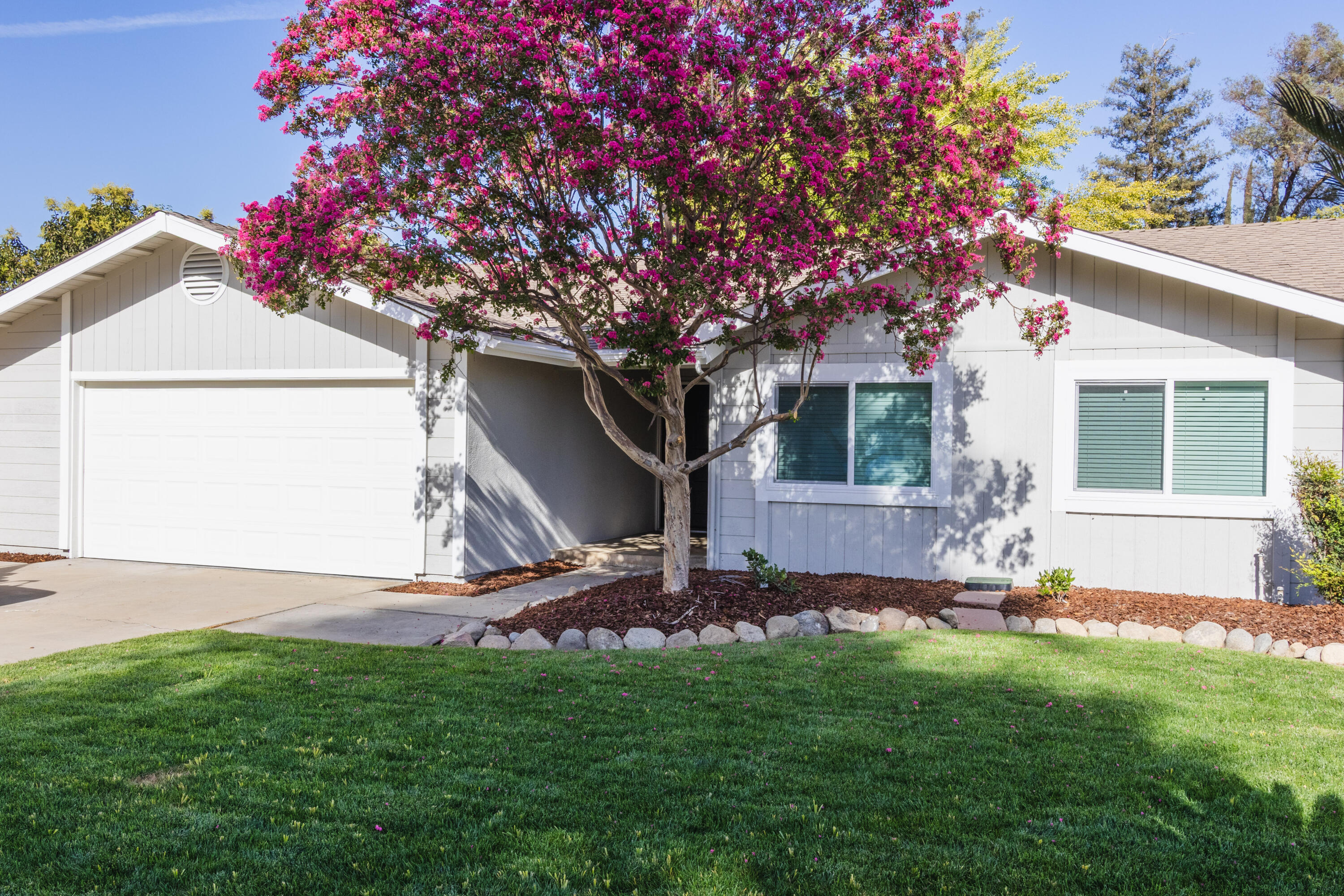 924 S Jennie St, Visalia, CA 93277