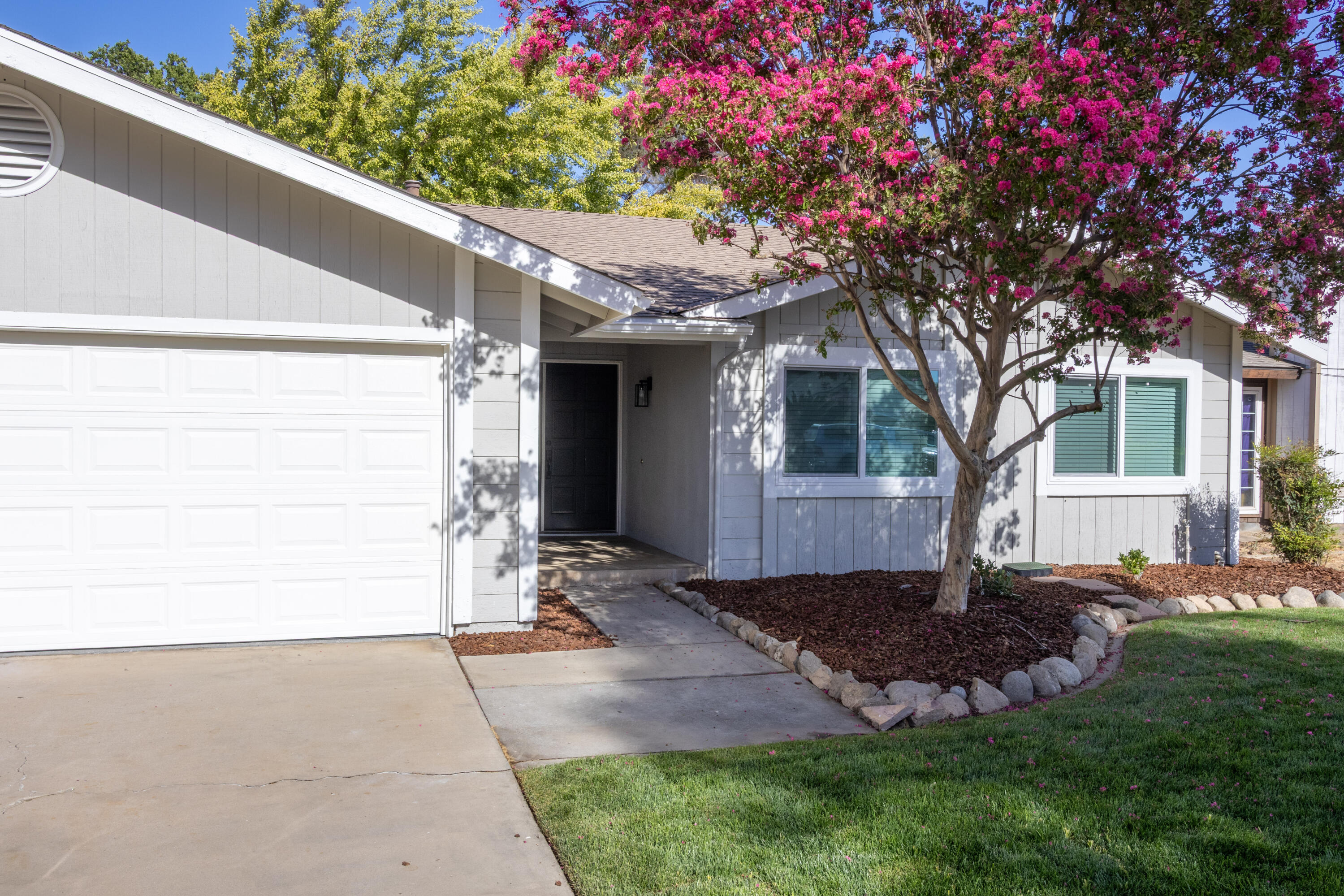 924 S Jennie St, Visalia, CA 93277