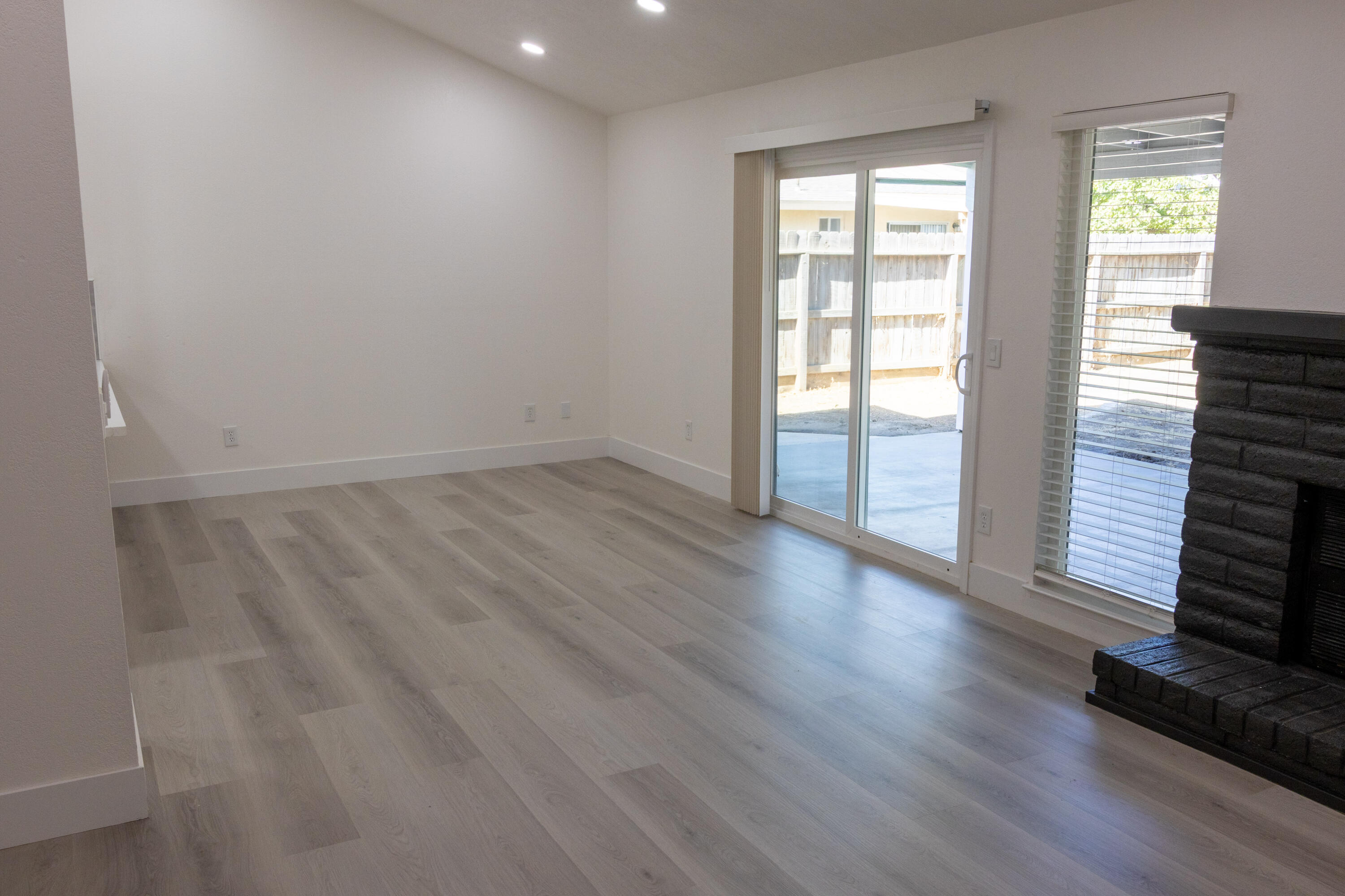 924 S Jennie St, Visalia, CA 93277