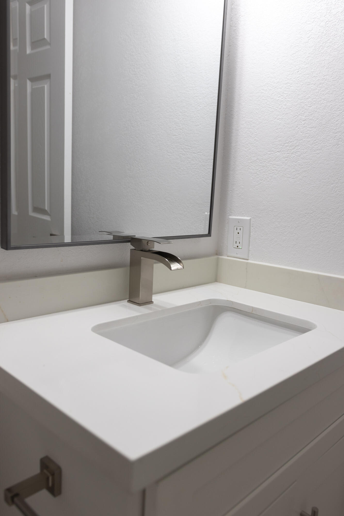 924 S Jennie St, Visalia, CA 93277