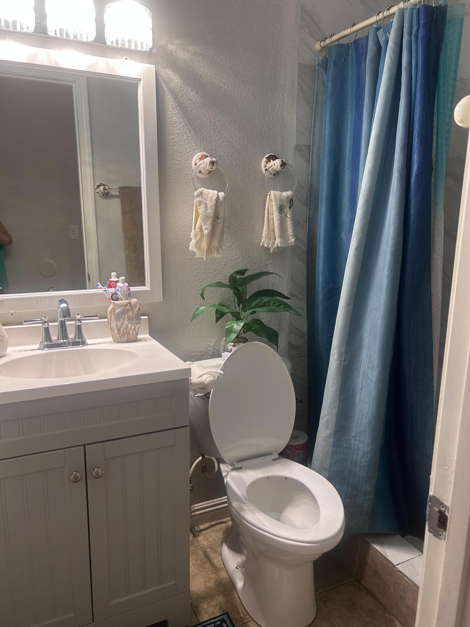 1362 W Northgrand Ave, Porterville, CA 93257