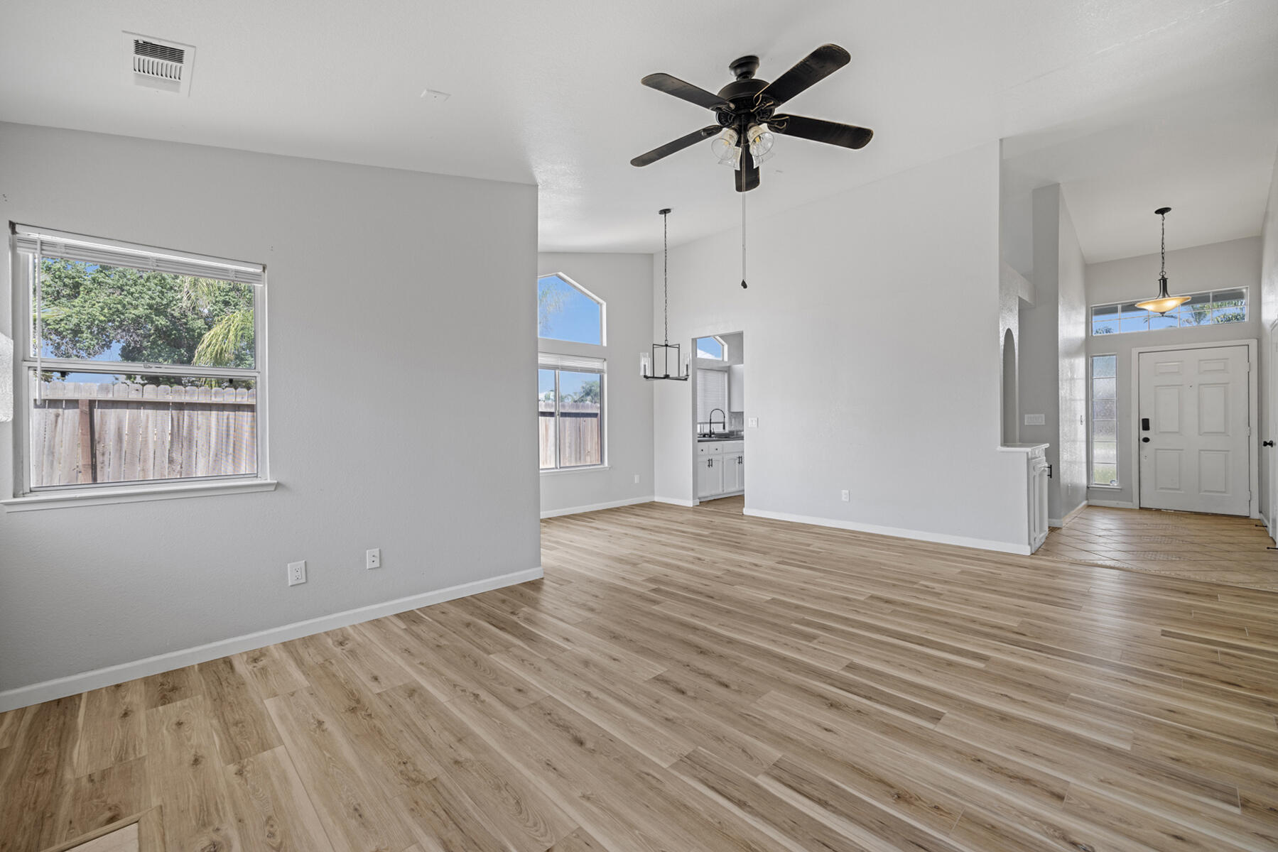 2157 Country View Ave, Tulare, CA 93274