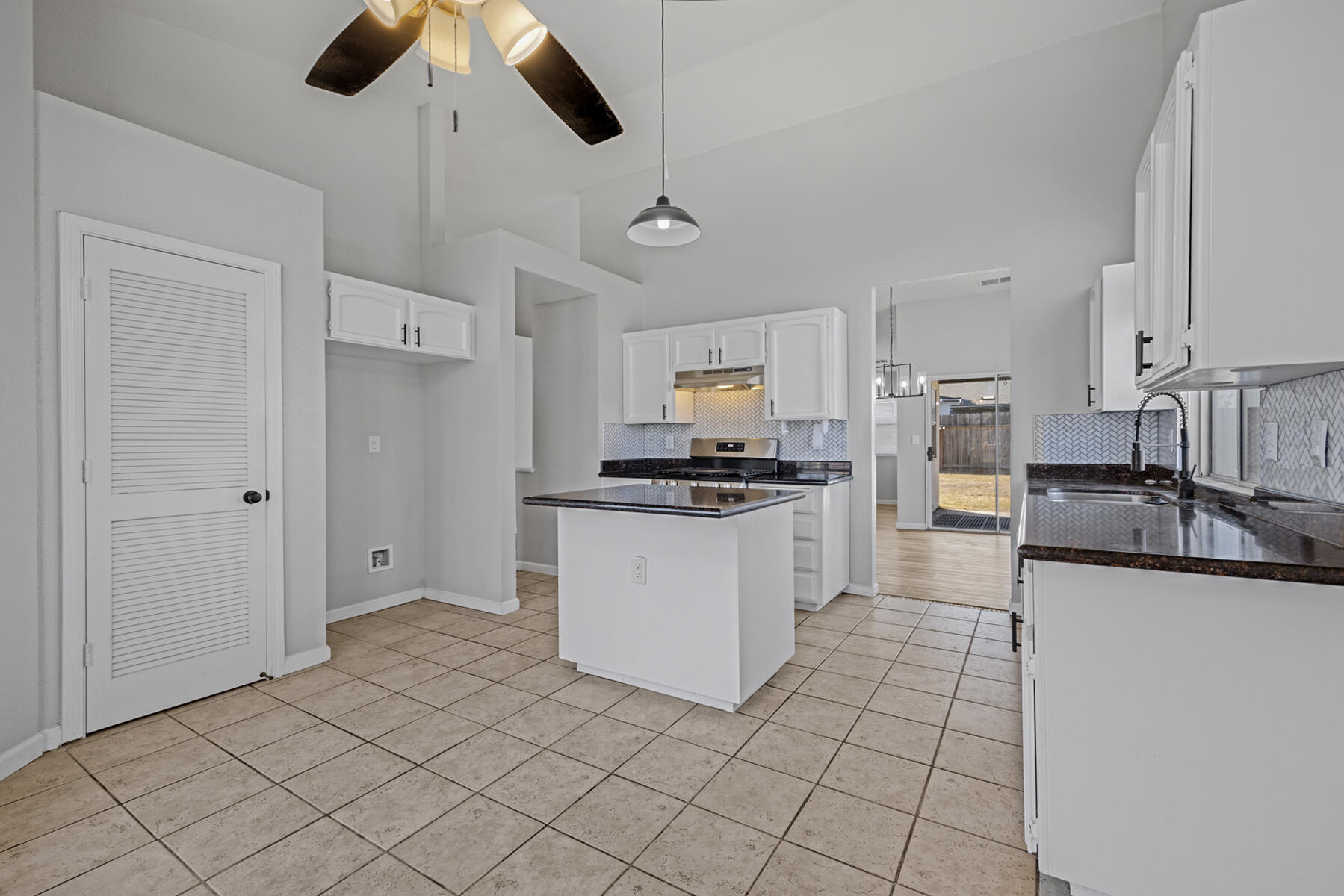 2157 Country View Ave, Tulare, CA 93274