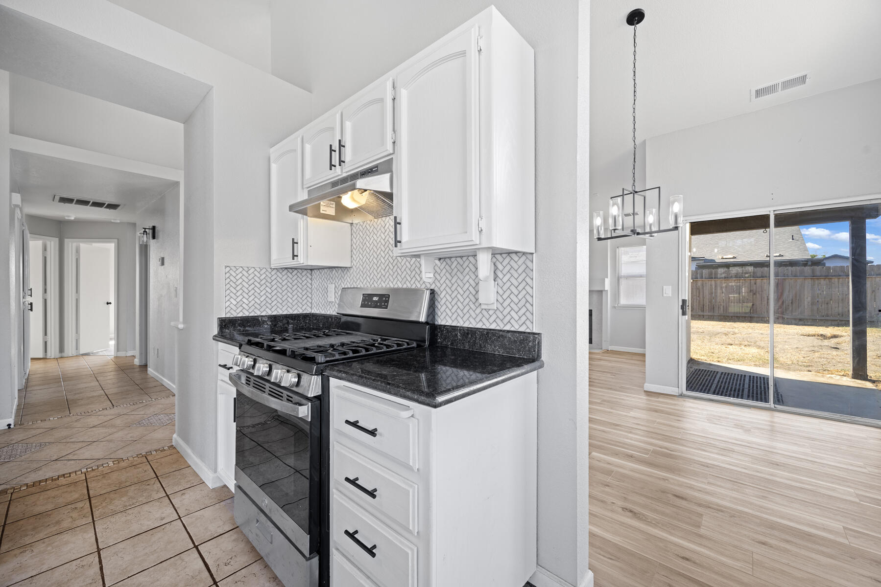 2157 Country View Ave, Tulare, CA 93274