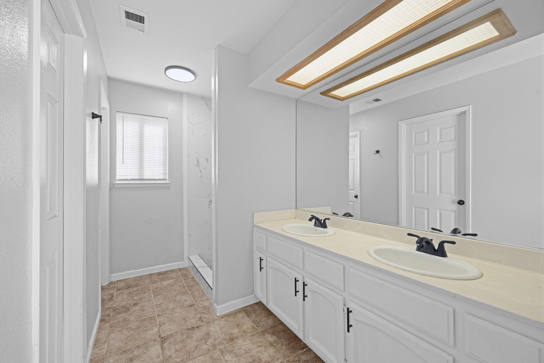 2157 Country View Ave, Tulare, CA 93274